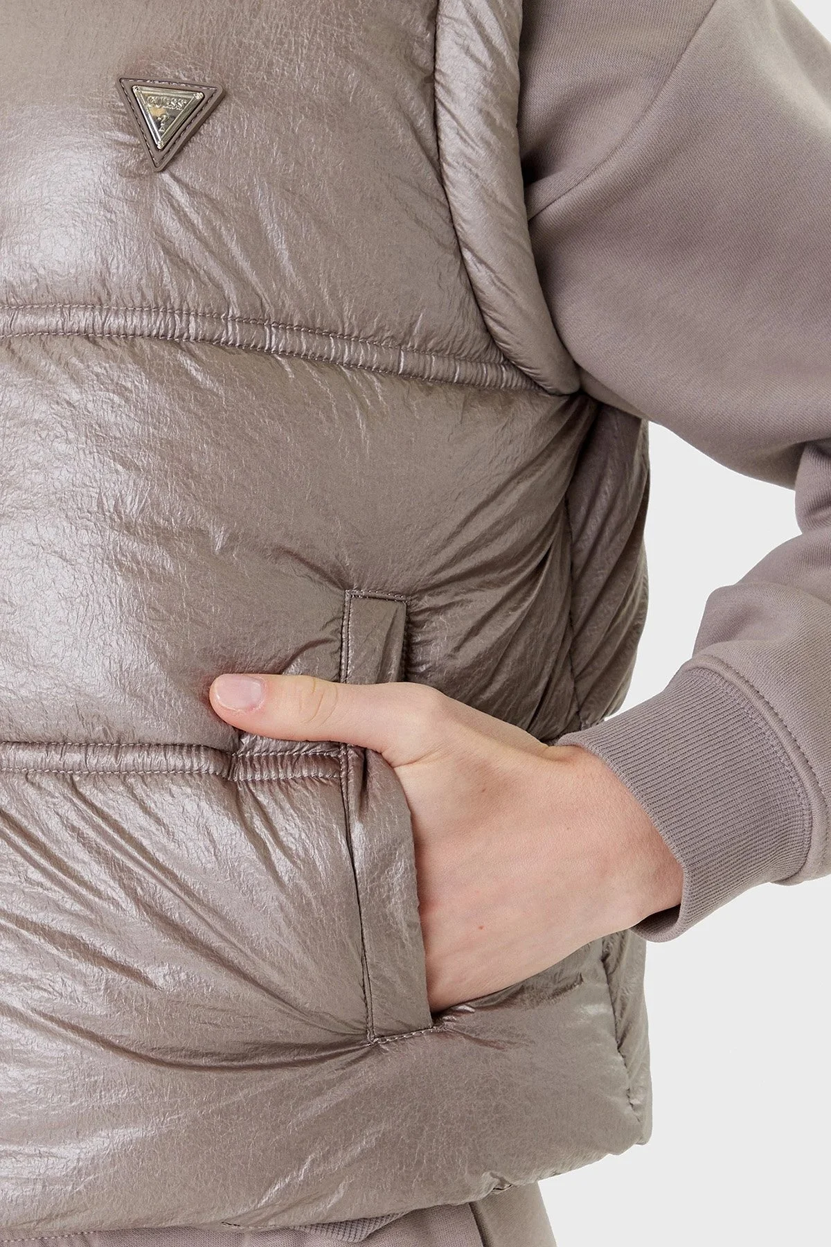 Guess Ernestine Regular Fit Çıkarılabilir Kapüşonlu Logolu Şişme W5YL11WHDO2 Bayan Yelek W5YL11 WHDO2 G1J1 GRİ - 5