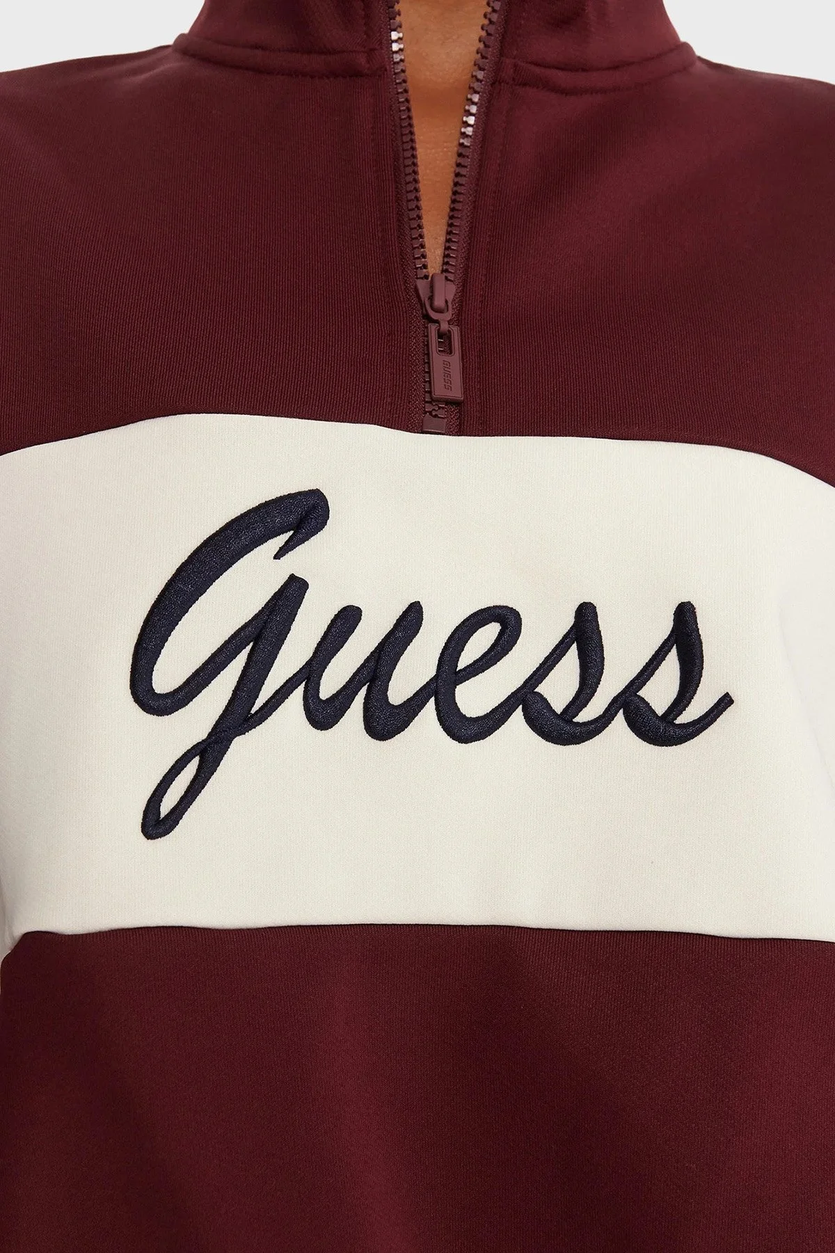 Guess Fabia Streç Logolu Regular Fit Yarım Fermuarlı Dik Yaka Kısa V5BQ00KCX22 Bayan Sweat V5BQ00 KCX22 G4P2 BORDO-BEYAZ - 5