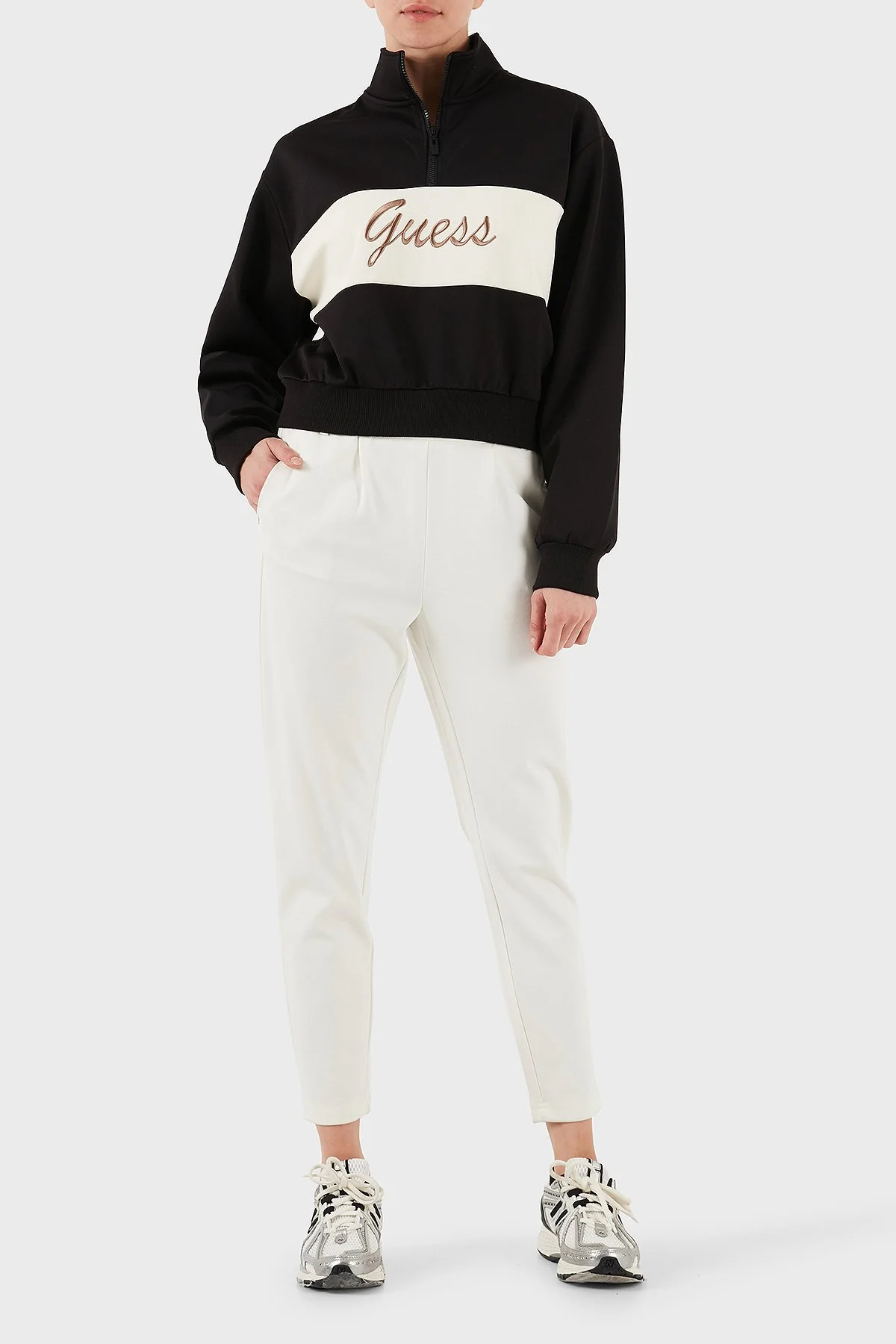 Guess Fabia Streç Logolu Regular Fit Yarım Fermuarlı Dik Yaka Kısa V5BQ00KCX22 Bayan Sweat V5BQ00 KCX22 JBLK SİYAH - 2