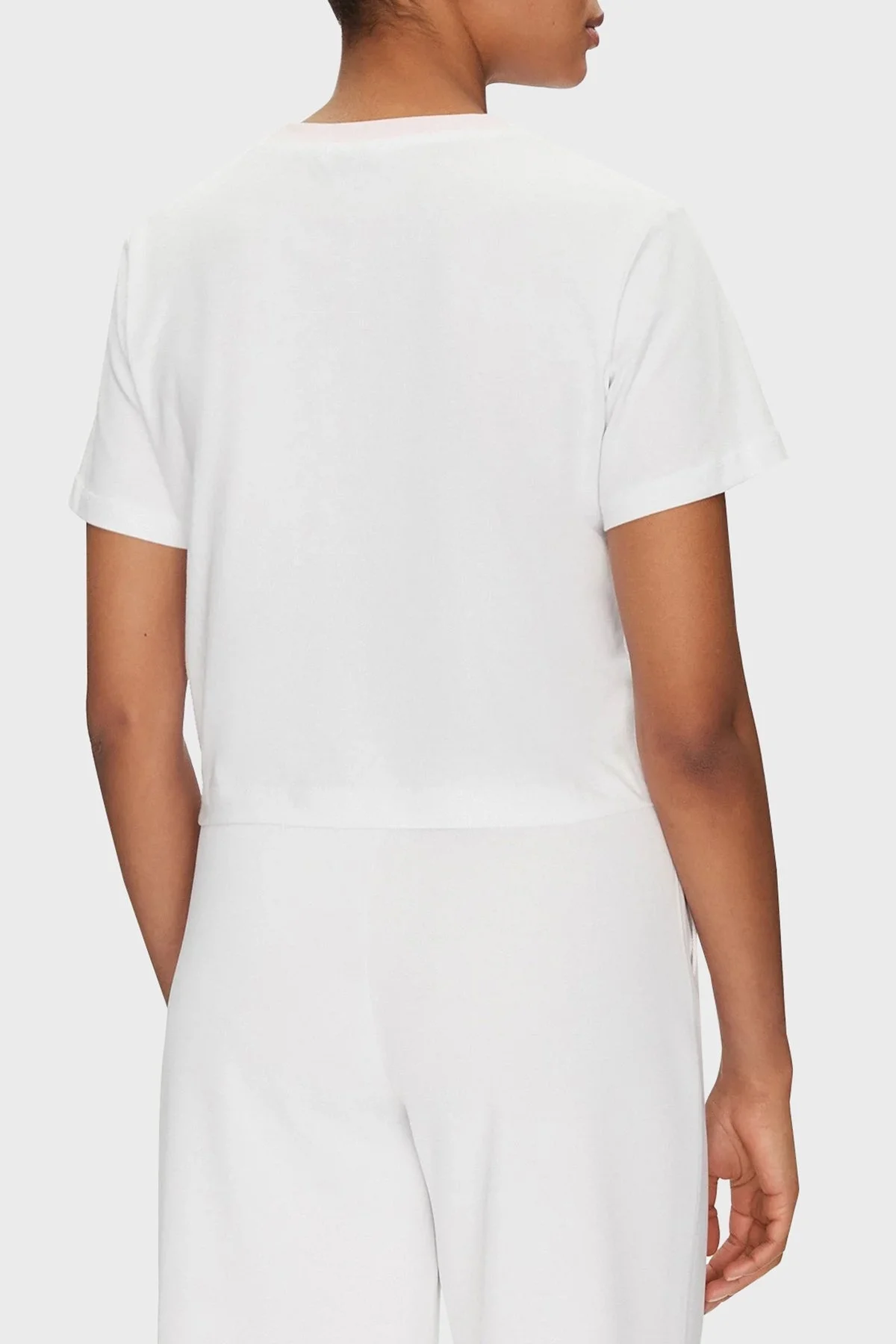 Guess Filanta Logo Nakışlı Pamuklu Boxy Fit Bisiklet Yaka V5GI18I3Z14 Bayan Crop V5GI18 I3Z14 G011 BEYAZ - 8