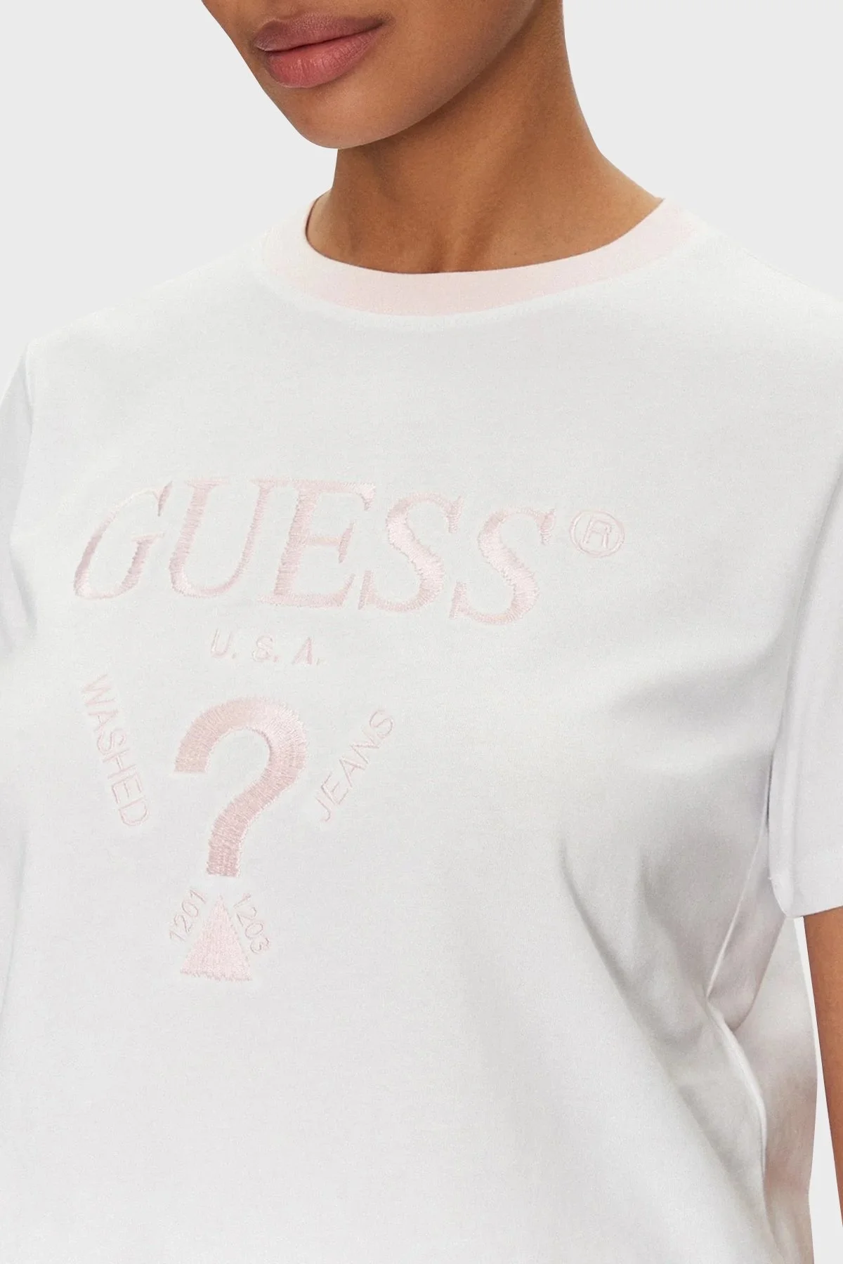 Guess Filanta Logo Nakışlı Pamuklu Boxy Fit Bisiklet Yaka V5GI18I3Z14 Bayan Crop V5GI18 I3Z14 G011 BEYAZ - 9