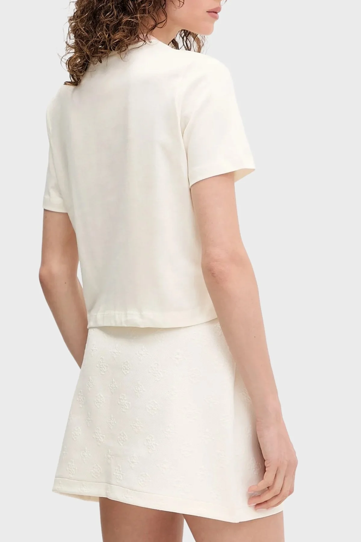 Guess Filanta Logo Nakışlı Pamuklu Boxy Fit Bisiklet Yaka V5GI18I3Z14 Bayan Crop V5GI18 I3Z14 G1O6 BEYAZ - 3