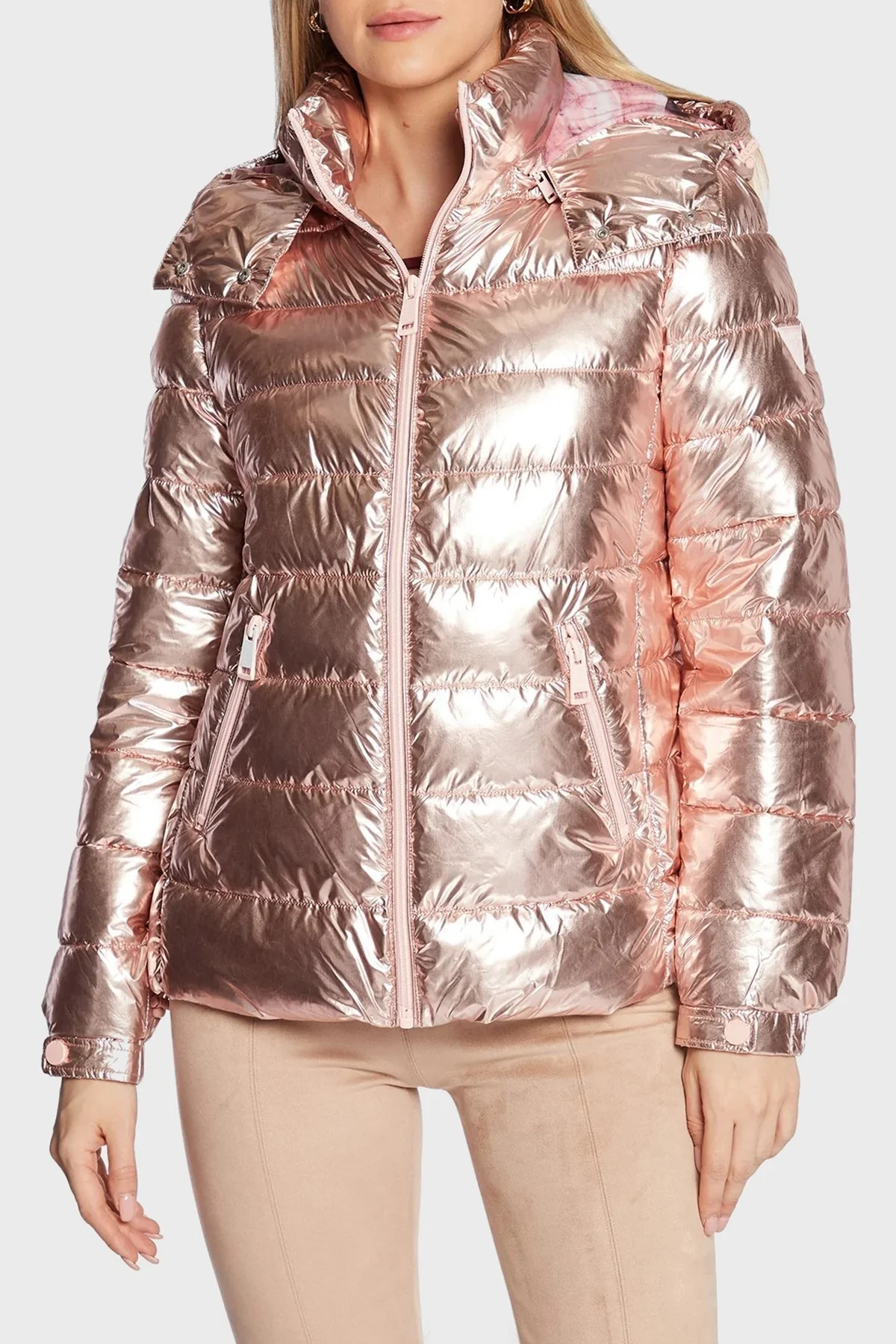 Guess Fiorenza Metal Görünümlü Kapüşonlu Regular Fit Şişme Bayan Mont W2BL26WEWC0 F6C7 BAKIR - 1