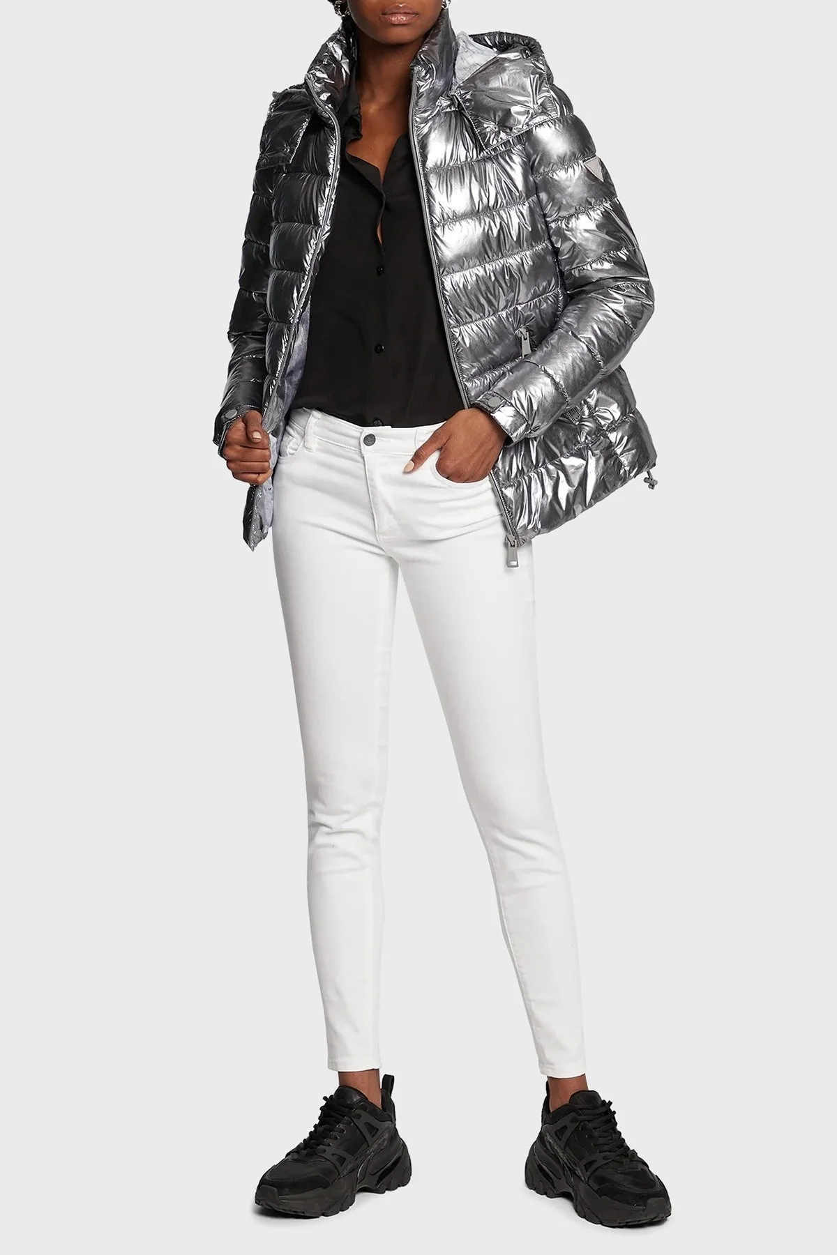 Guess Fiorenza Metal Görünümlü Kapüşonlu Regular Fit Şişme Bayan Mont W2BL26WEWC0 F9OD KOYU GRİ - 2