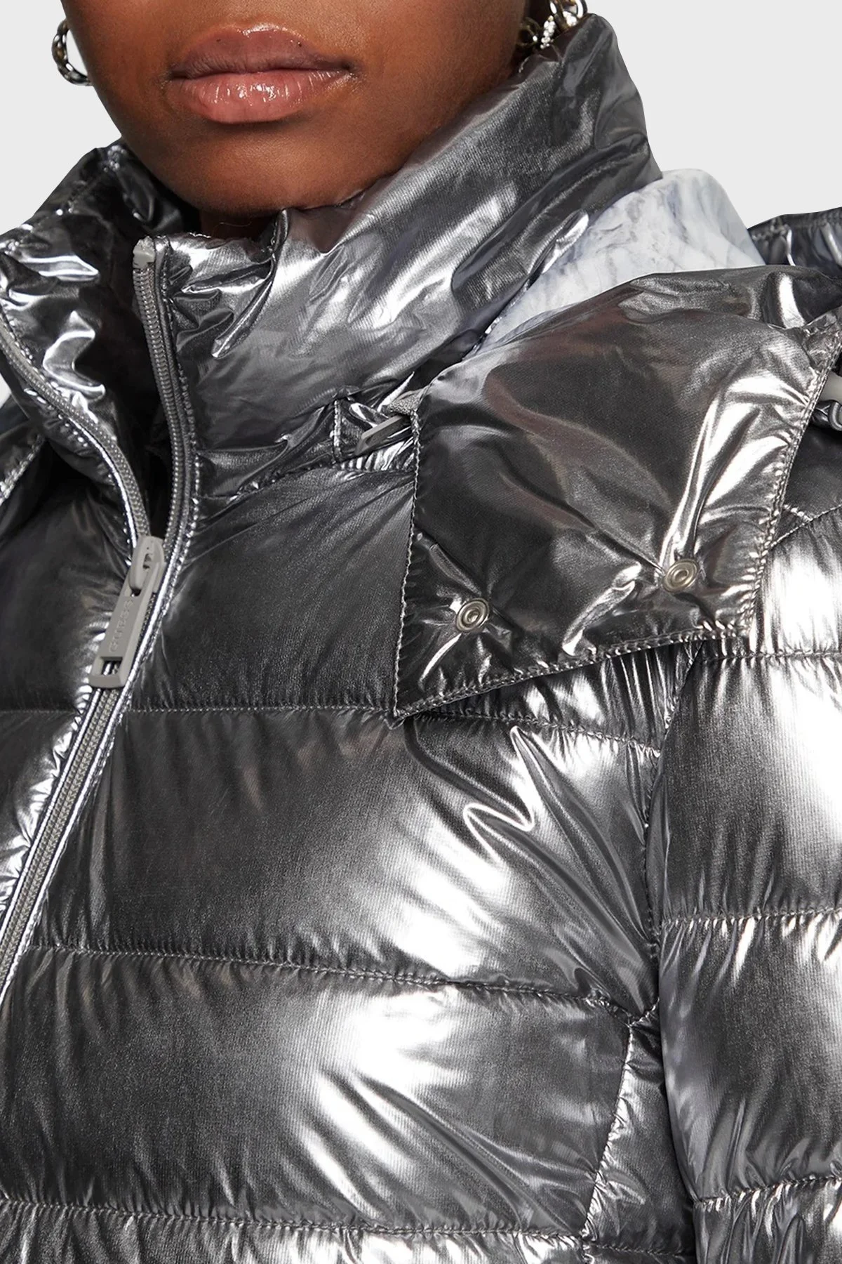 Guess Fiorenza Metal Görünümlü Kapüşonlu Regular Fit Şişme Bayan Mont W2BL26WEWC0 F9OD KOYU GRİ - 5