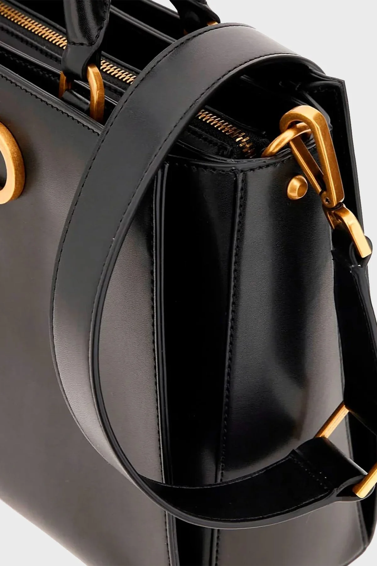 Guess Fleet Çıkarılabilir Omuz Askılı Bayan Çanta HWVB8982060 BLA SİYAH - 4