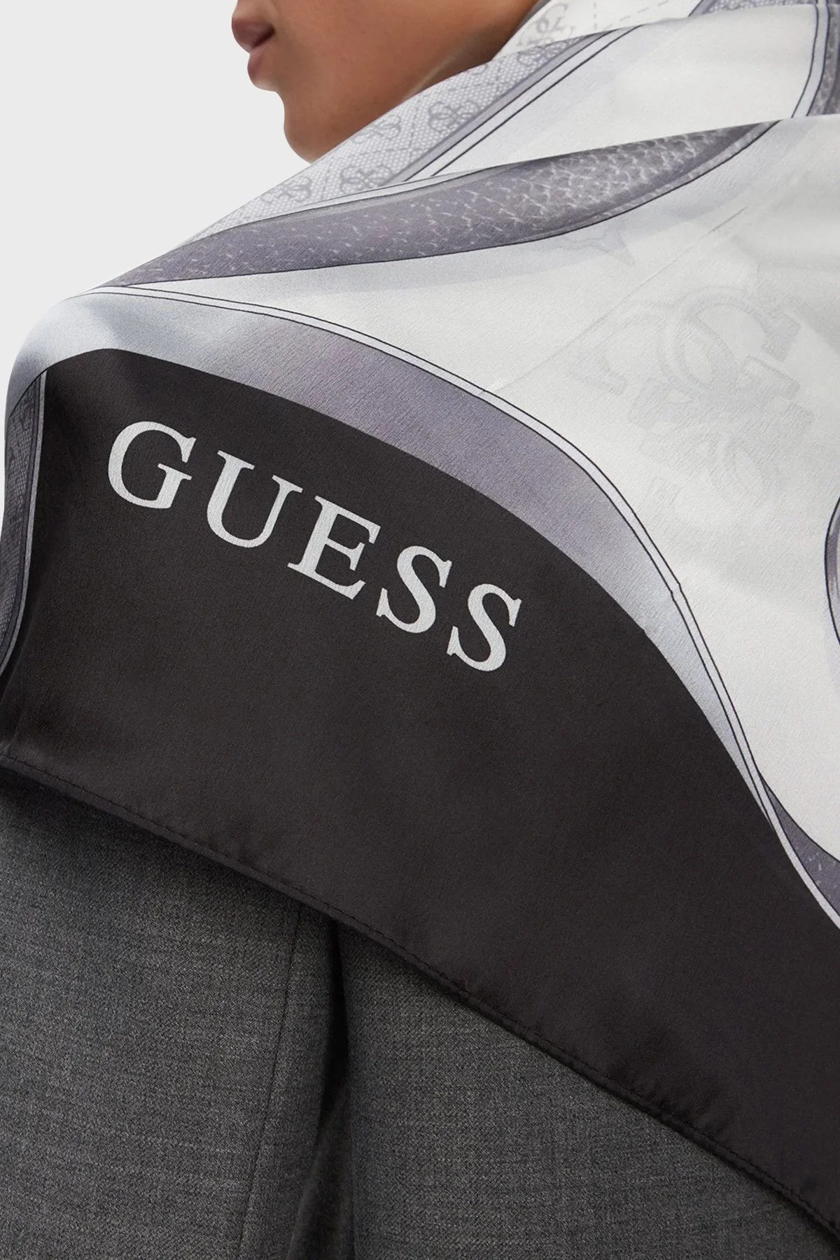 Guess Foulard 4G Logo Baskılı 125 x 125 cm AW5301SIL03 Bayan Şal AW5301 SIL03 BLA SİYAH - 6