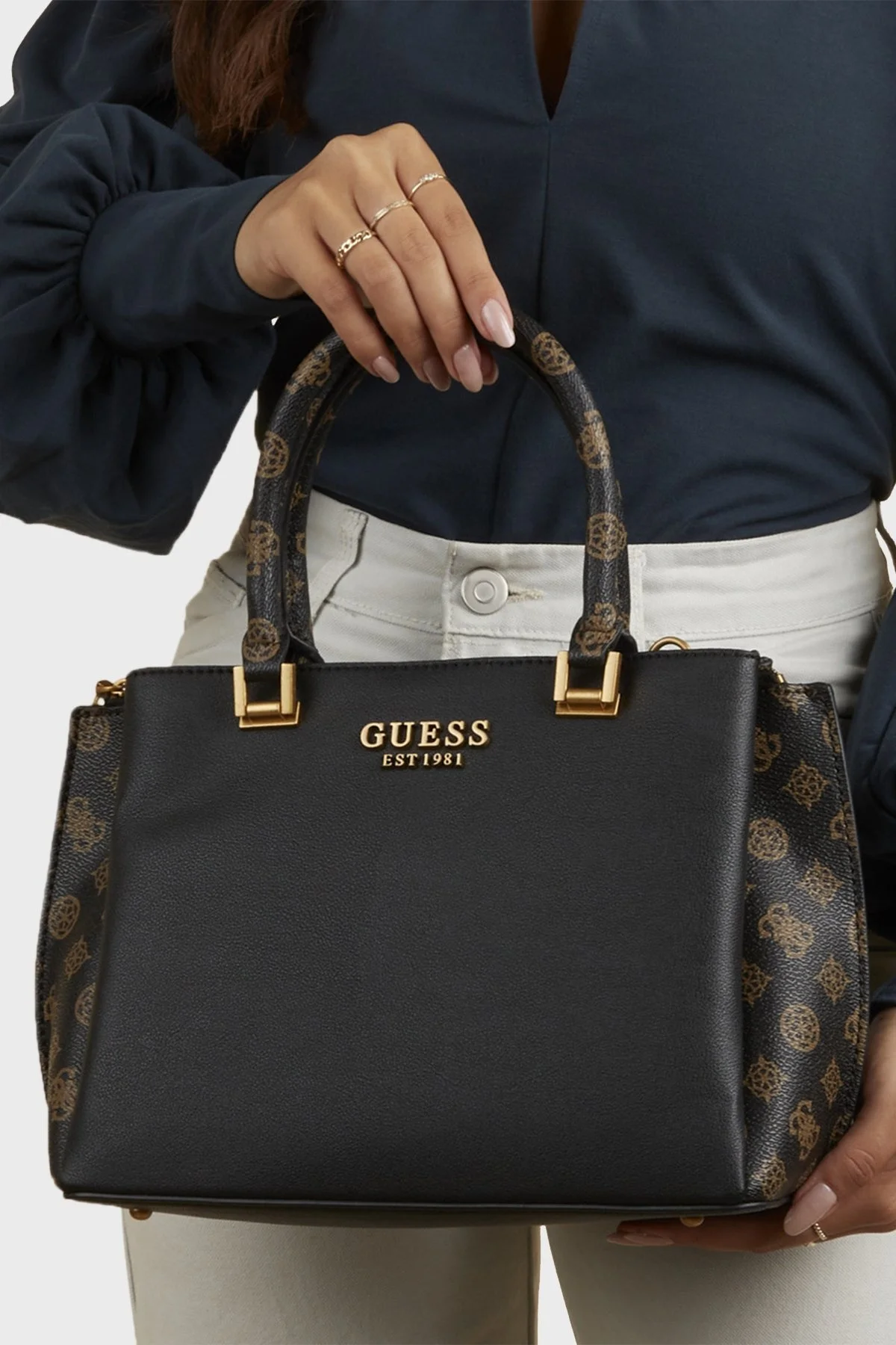 Guess Fynna Çıkarılabilir Omuz Askılı Bayan Çanta HWVB8993060 BMG SİYAH - 2