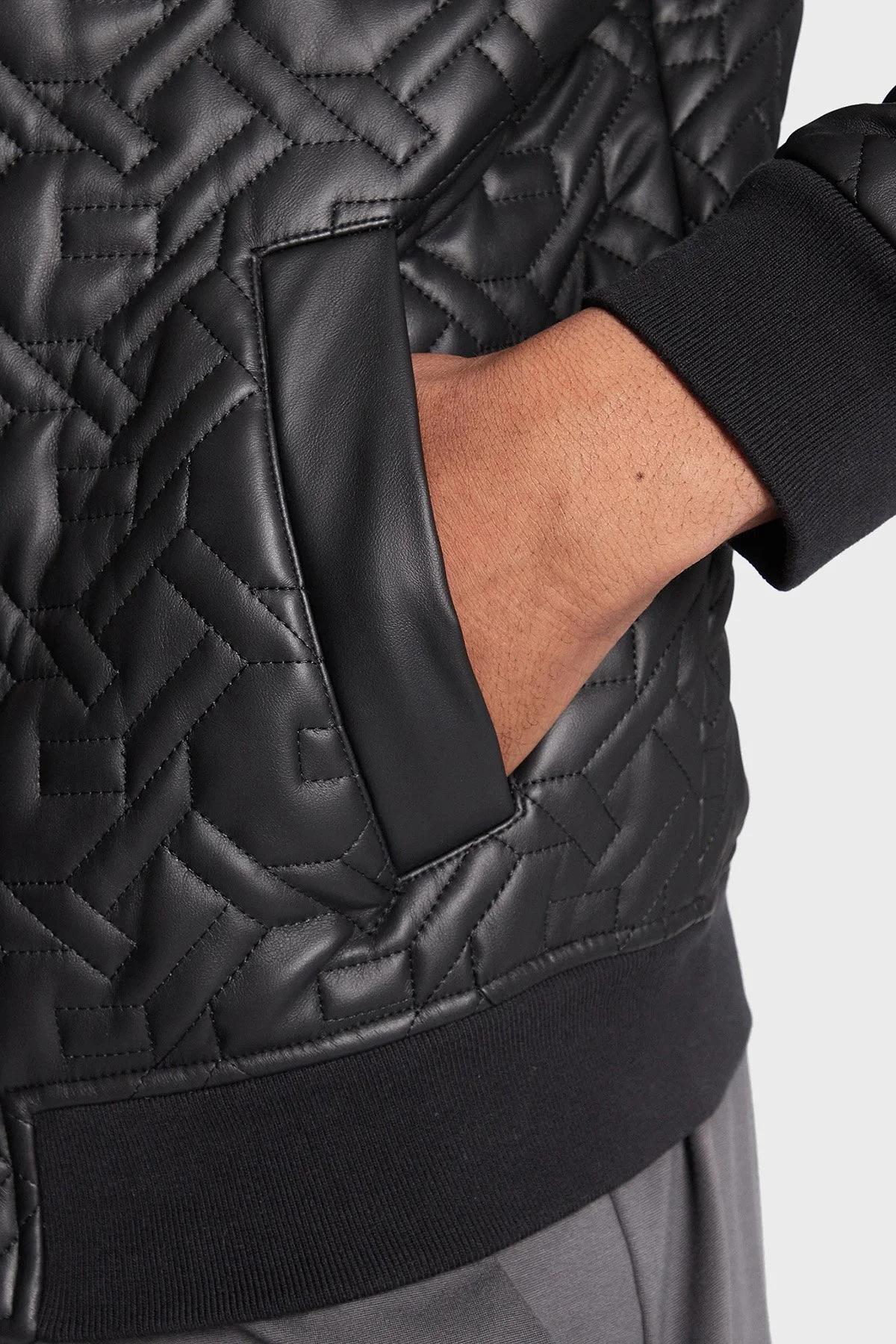 Guess G Chain Kapitoneli Regular Fit Dik Yaka Fermuarlı M5BL2EW1050 Erkek Ceket M5BL2E W1050 JBLK SİYAH - 4