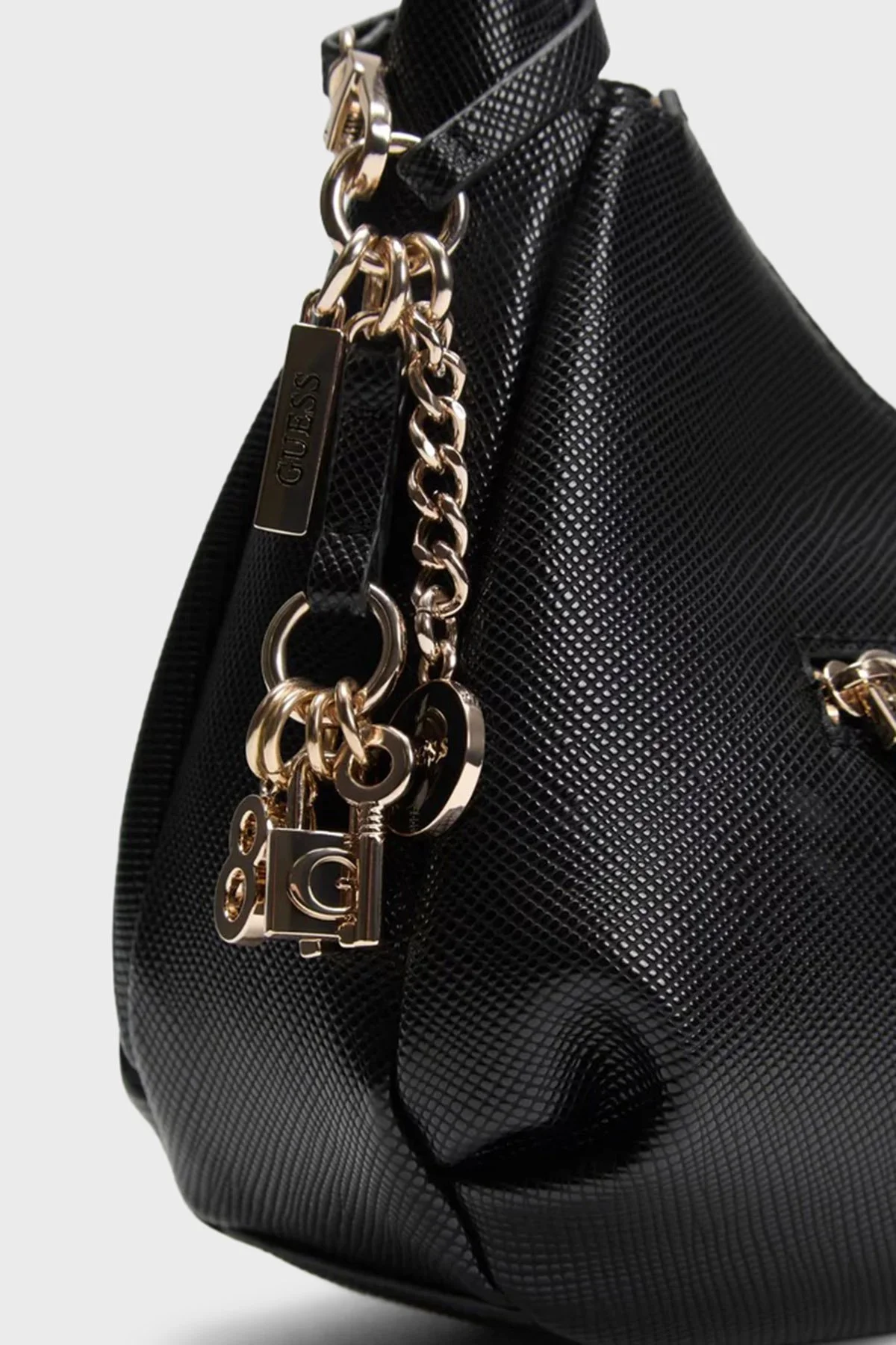 Guess Gilda Charmlı Omuz Askılı HWZG9747010 Kadın Çanta HWZG97 47010 BLA Siyah - 5