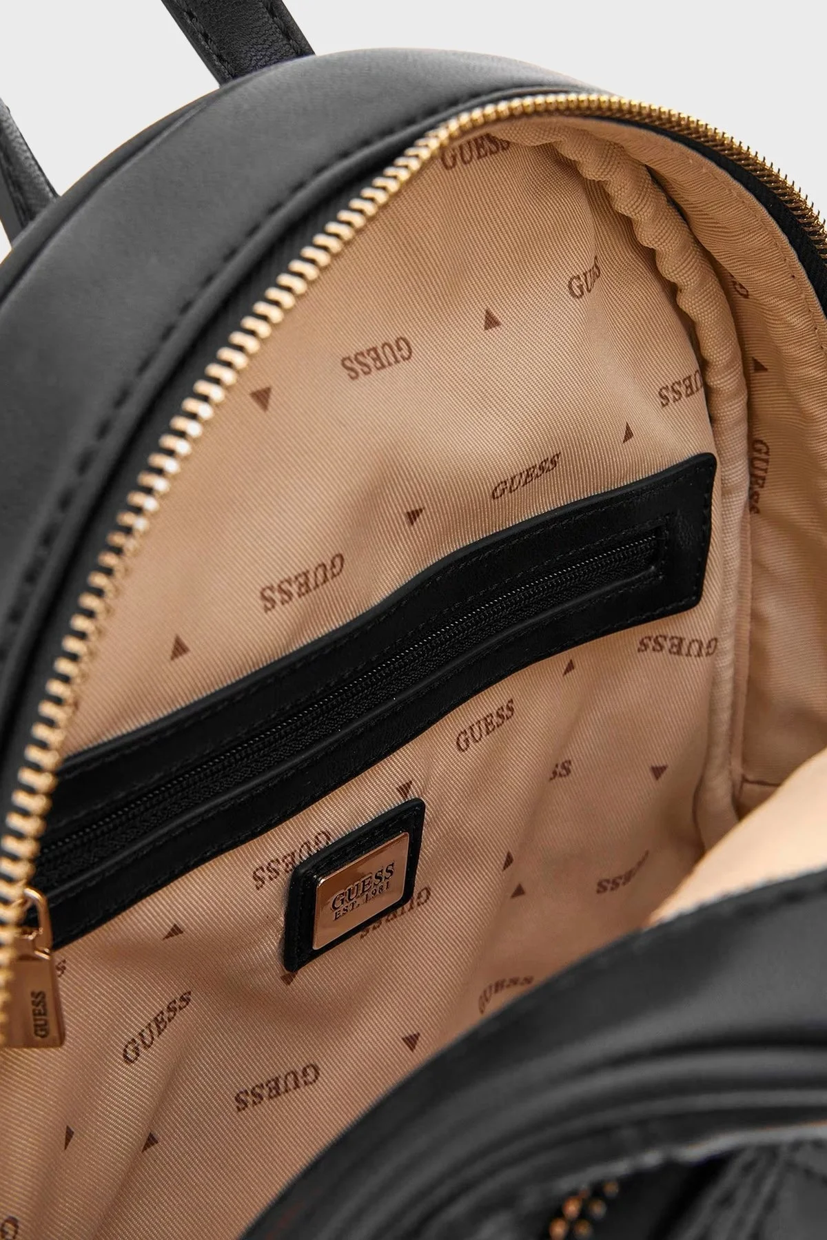 Guess Giully Kapitoneli Ayarlanabilir Omuz Askılı HWQG9673320 Bayan Sırt Çantası HWQG96 73320 BLA SİYAH - 4