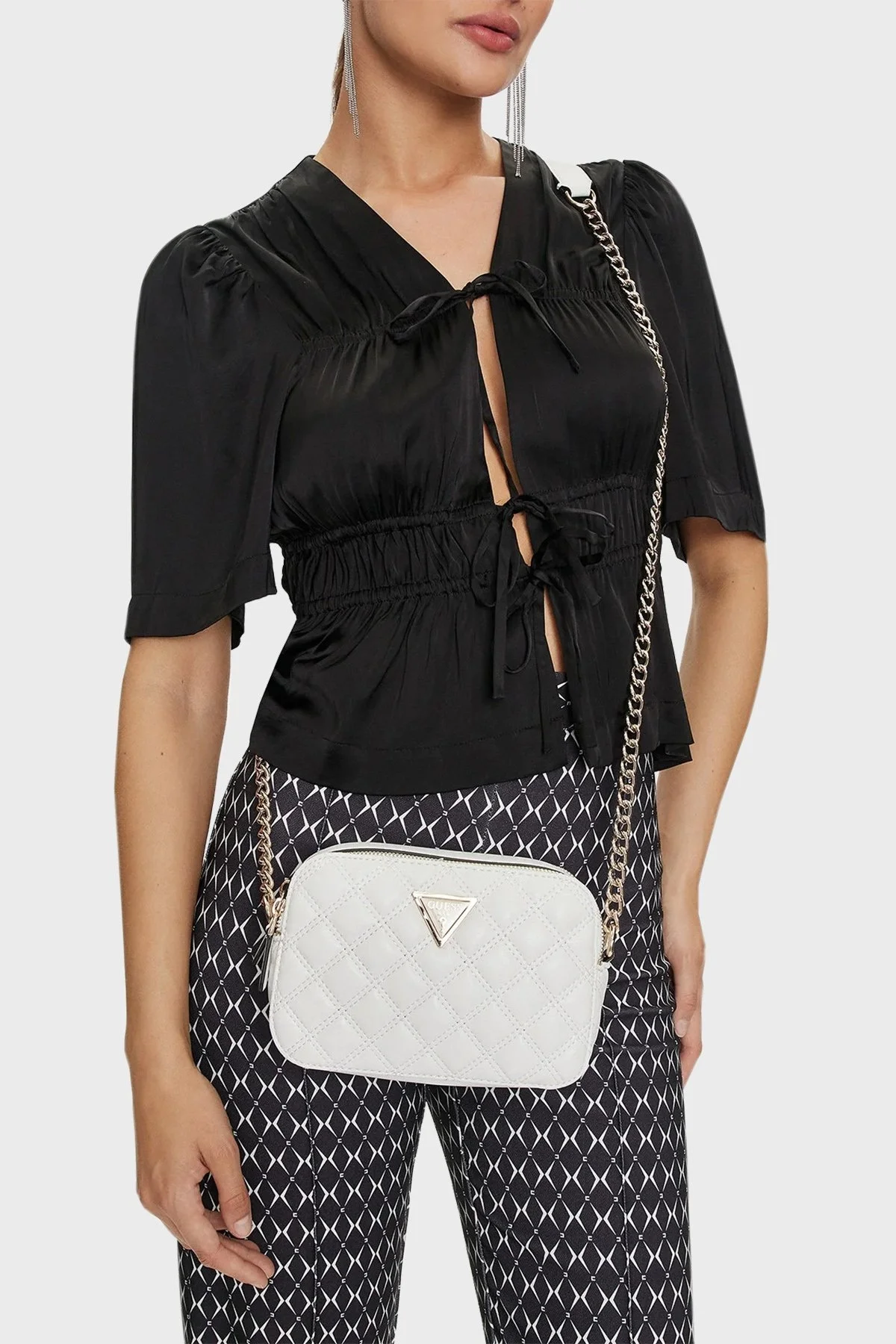 Guess Giully Logolu Kapitoneli Zincir Askılı HWQG8748140 Bayan Çanta HWQG87 48140 WHI BEYAZ - 2