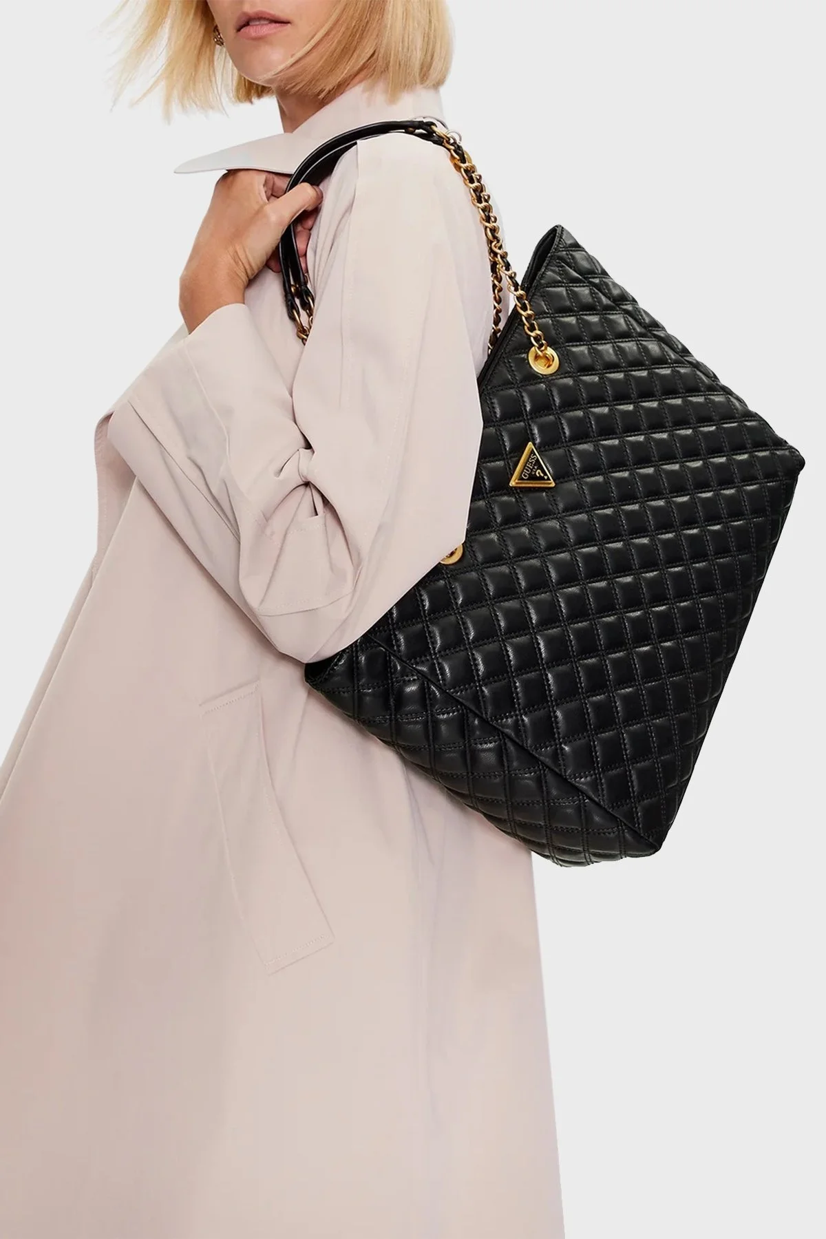 Guess Giully Logolu Zincir Askılı Kapitone Bayan Çanta HWQA8748230 BLA SİYAH - 2