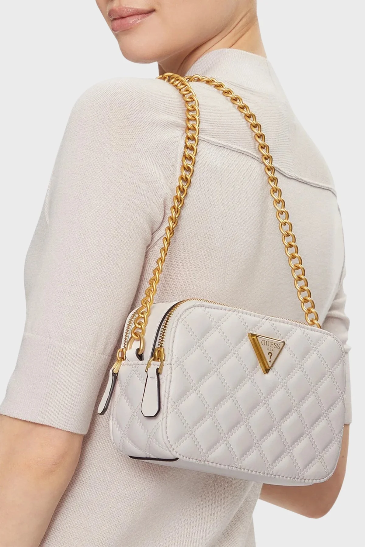 Guess Giully Logolu Zincir Askılı Kapitone HWQA87 48140 Bayan Çanta HWQA8748140 IVO BEYAZ - 2