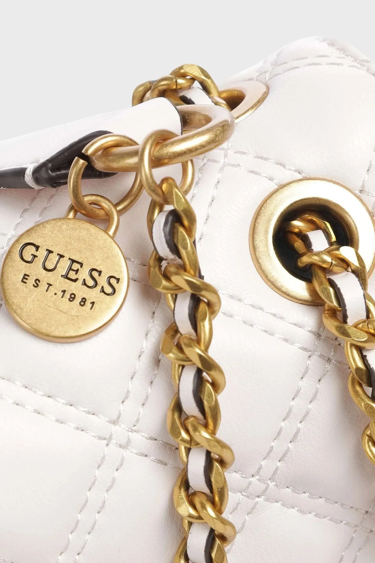 Guess Giully Zincir Askılı Kapitone HWQA87 48210 Bayan Çanta HWQA8748210 IVO BEYAZ - 5