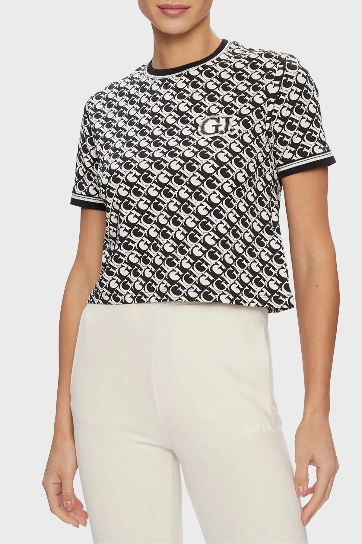 Guess Gj Logo Pamuklu Relaxed Fit Crop V4RI03J1314 Bayan T Shirt V4RI03 J1314 P9VA SİYAH-BEYAZ - 1