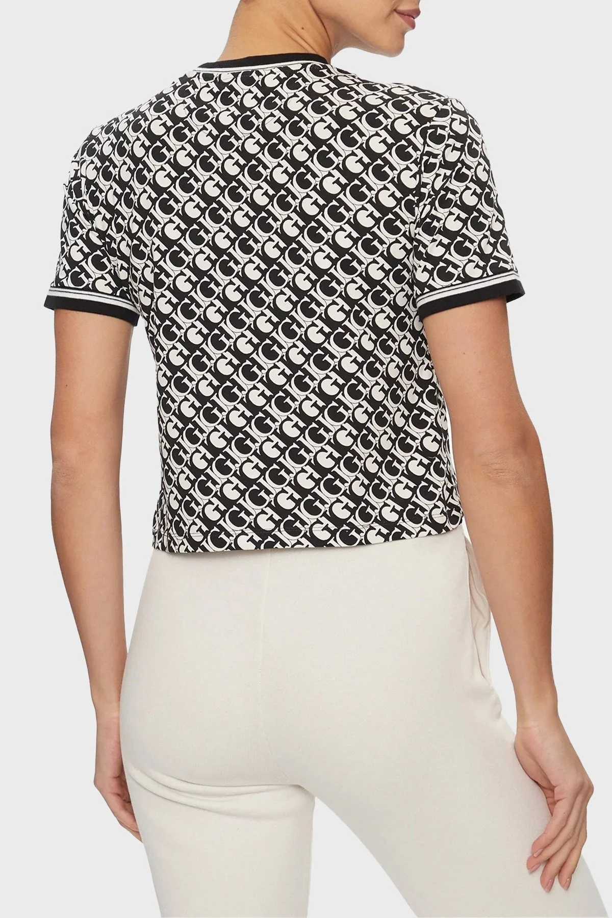 Guess Gj Logo Pamuklu Relaxed Fit Crop V4RI03J1314 Bayan T Shirt V4RI03 J1314 P9VA SİYAH-BEYAZ - 2