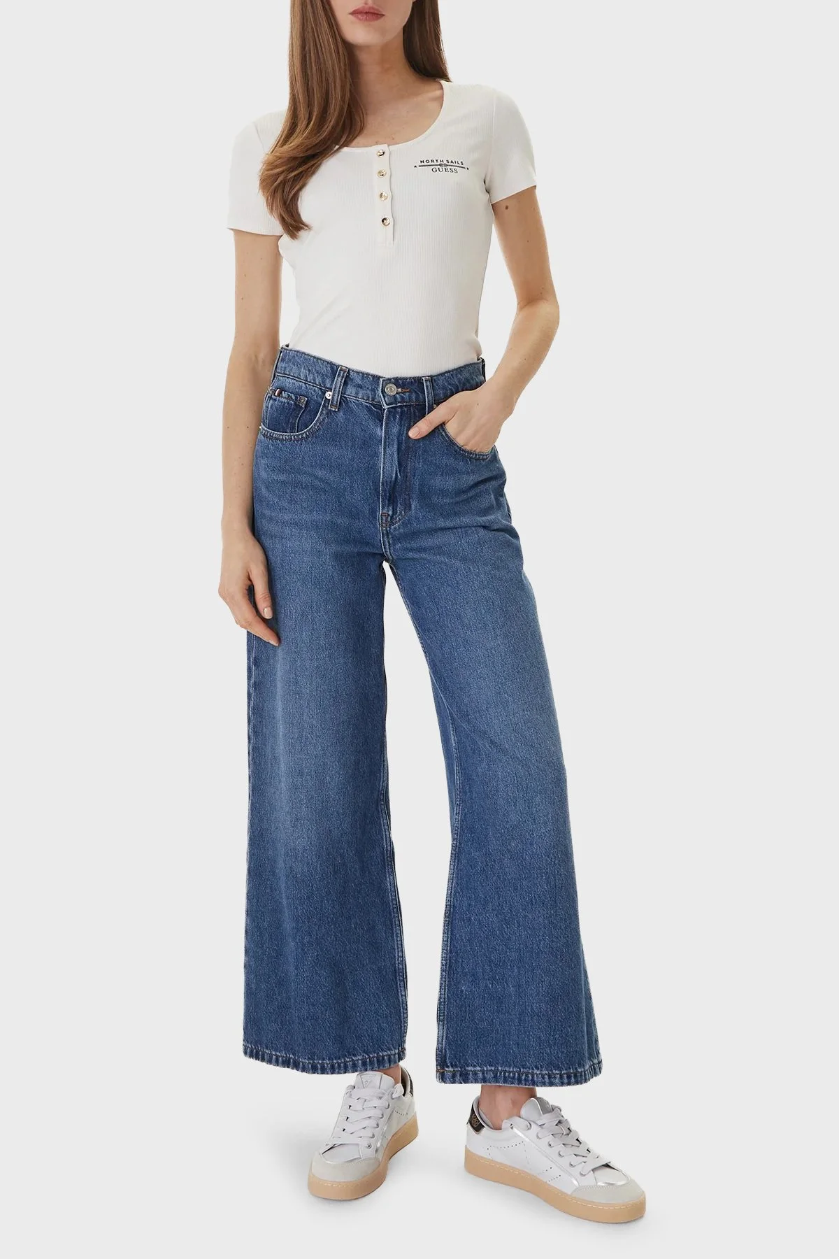 Guess Guessxns Slim Fit Logolu Düğmeli Yuvarlak Yaka W6GP01K2658 Bayan Top W6GP01 K2658 G012 BEYAZ - 2