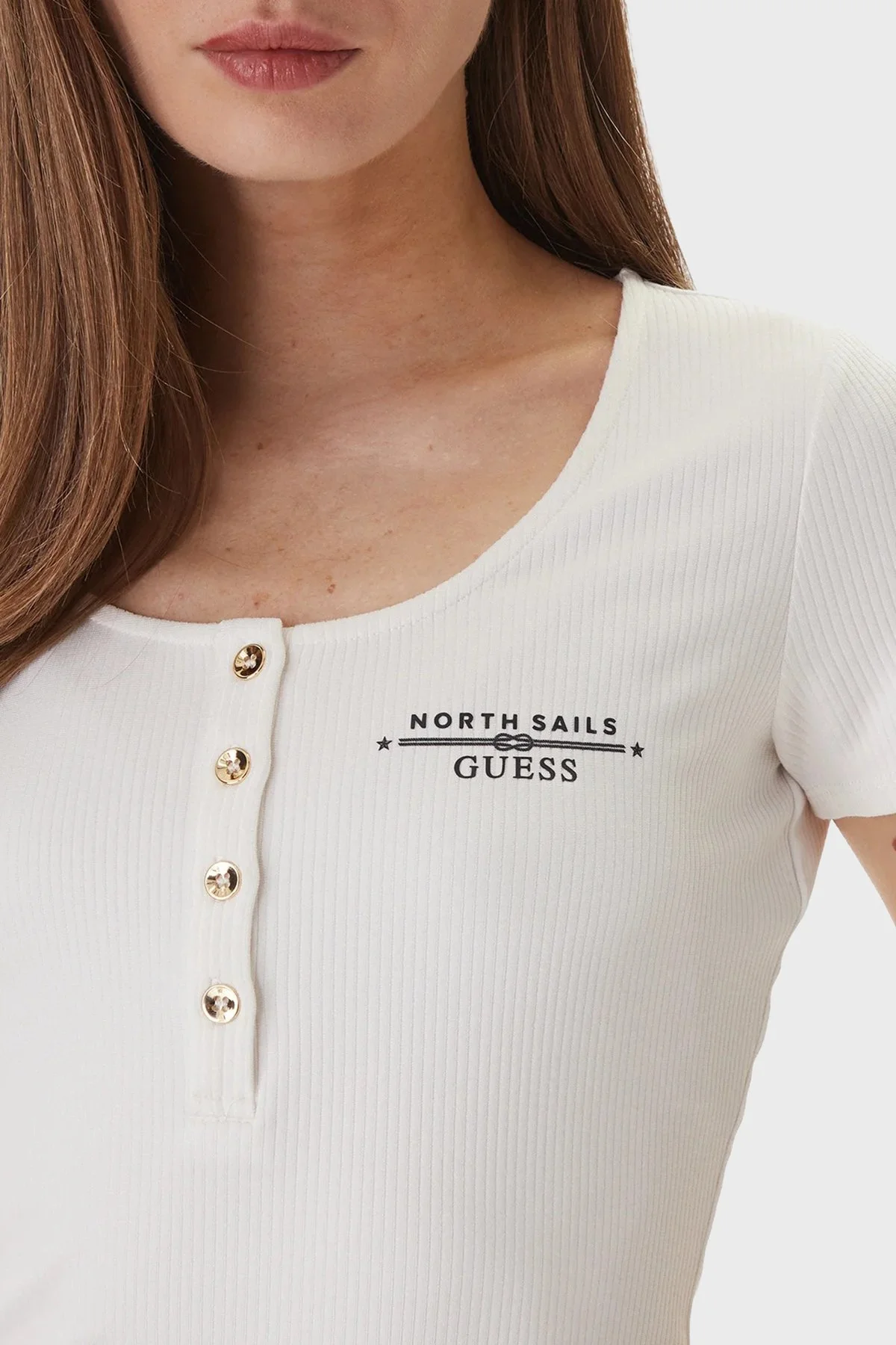 Guess Guessxns Slim Fit Logolu Düğmeli Yuvarlak Yaka W6GP01K2658 Bayan Top W6GP01 K2658 G012 BEYAZ - 4