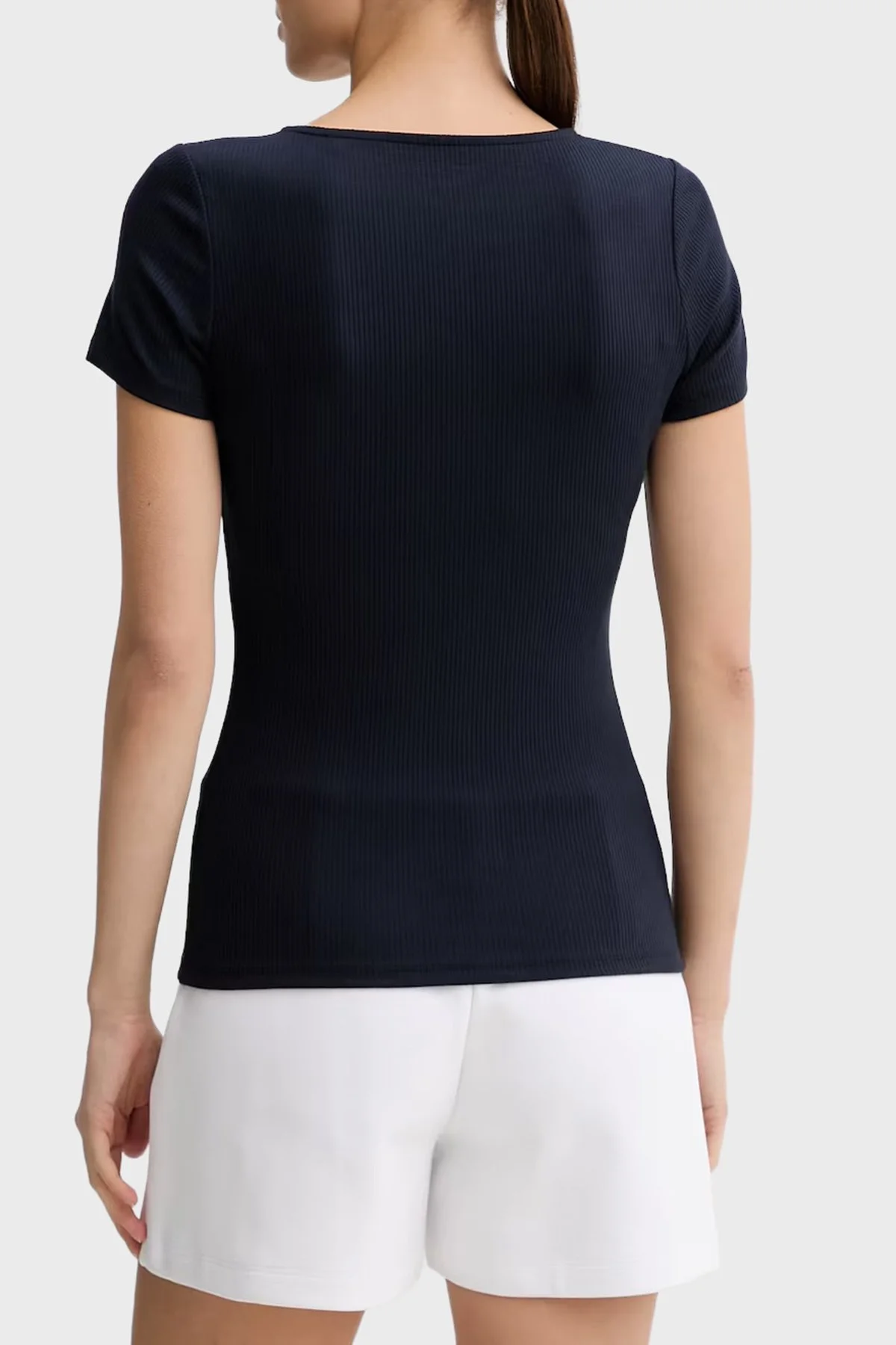 Guess Guessxns Slim Fit Logolu Düğmeli Yuvarlak Yaka W6GP01K2658 Bayan Top W6GP01 K2658 G7V2 SİYAH - 3