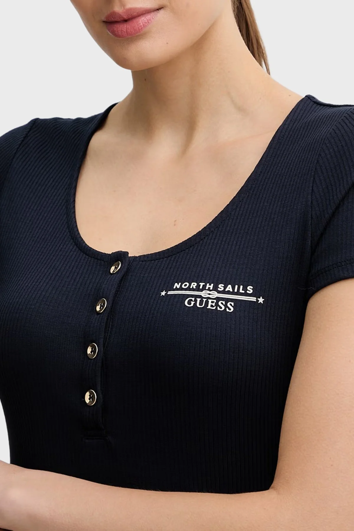 Guess Guessxns Slim Fit Logolu Düğmeli Yuvarlak Yaka W6GP01K2658 Bayan Top W6GP01 K2658 G7V2 SİYAH - 4