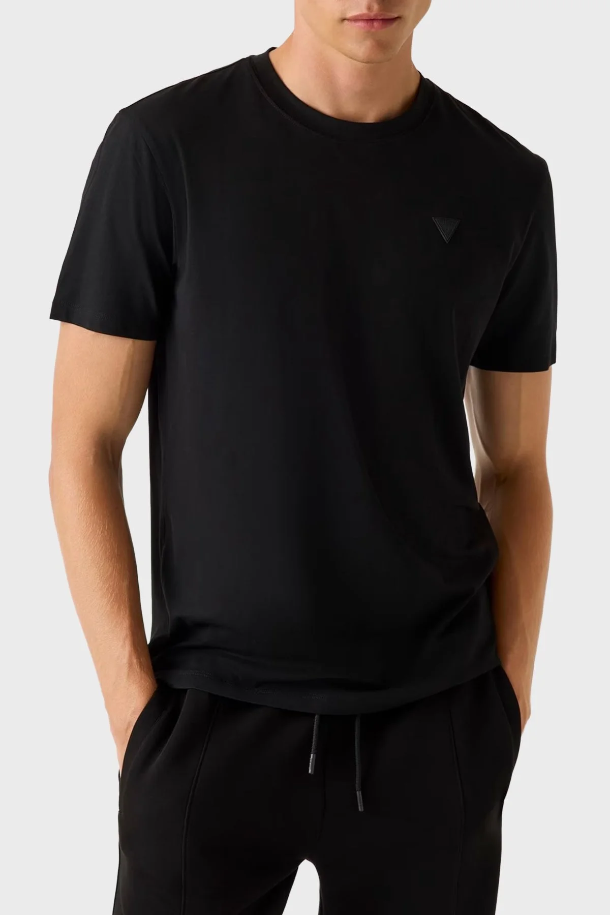 Guess Hedley Pamuklu Regular Fit Logolu Bisiklet Yaka Z2YI12JR06K Erkek T Shirt Z2YI12 JR06K JBLK SİYAH - 1