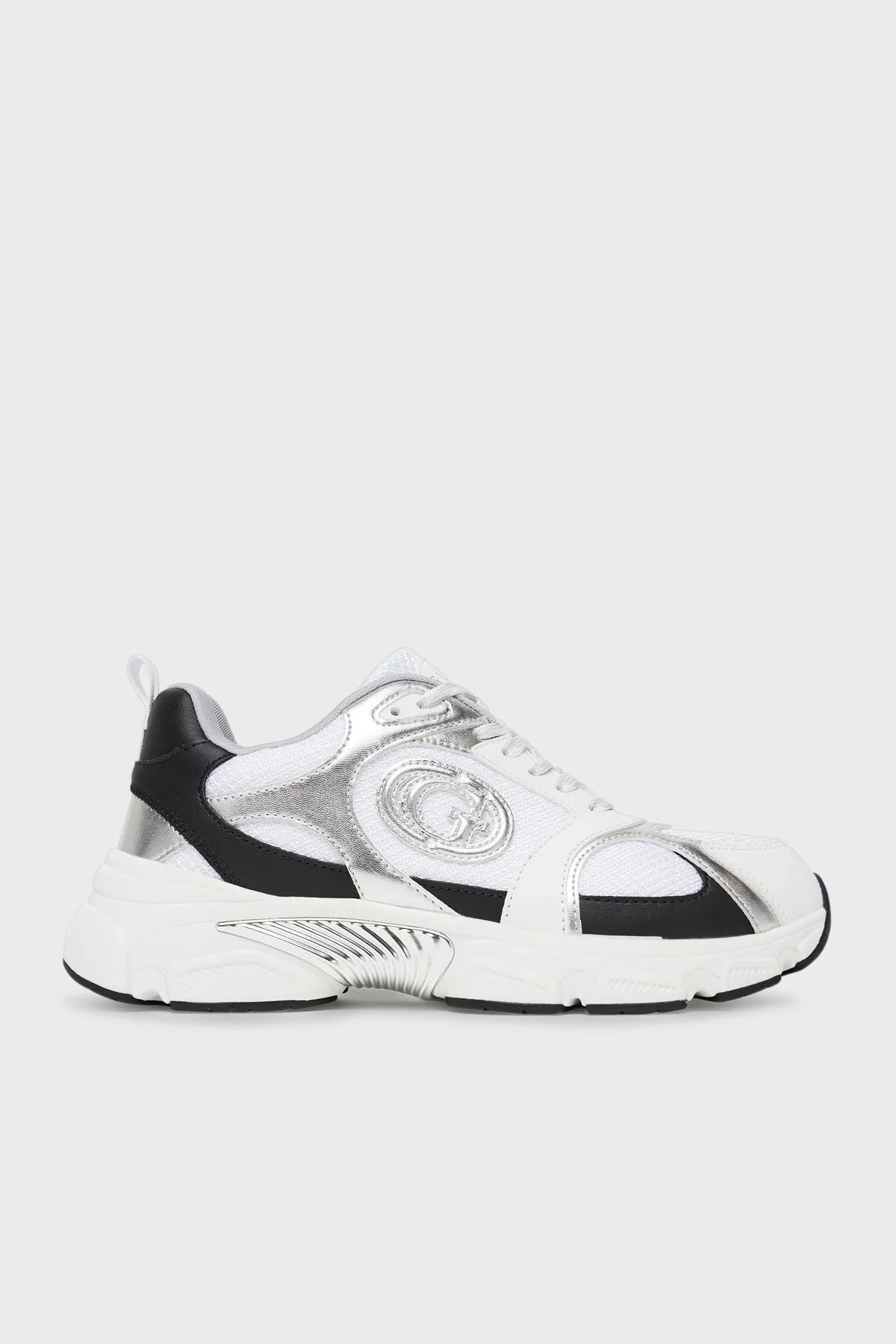 Guess Ibitha Logolu Metalik Detaylı Kalın Taban Sneaker FLTIBIELE12 Bayan Ayakkabı FLTIBI ELE12 WHBLK BEYAZ-SİYAH - 1