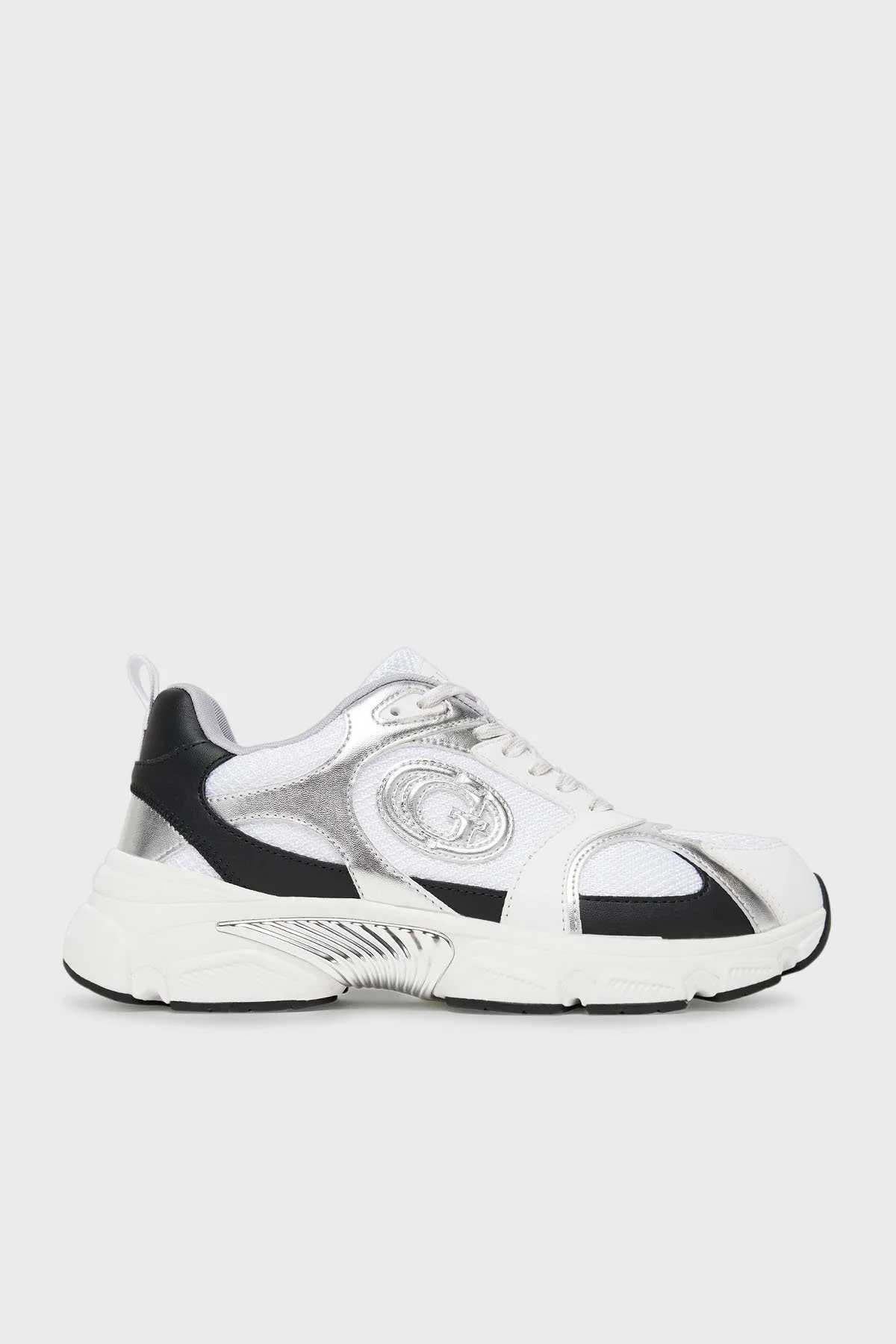 Guess Ibitha Logolu Metalik Detaylı Kalın Taban Sneaker FLTIBIELE12 Kadın Ayakkabı FLTIBI ELE12 WHBLK BEYAZ-SİYAH - 1