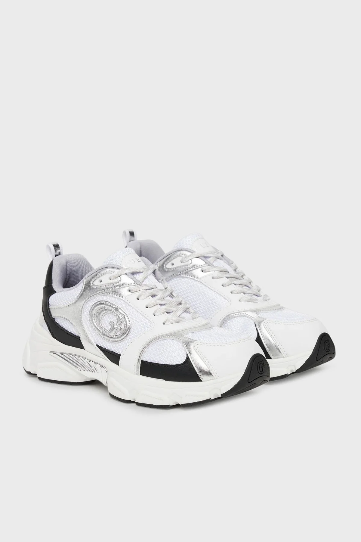 Guess Ibitha Logolu Metalik Detaylı Kalın Taban Sneaker FLTIBIELE12 Kadın Ayakkabı FLTIBI ELE12 WHBLK BEYAZ-SİYAH - 2