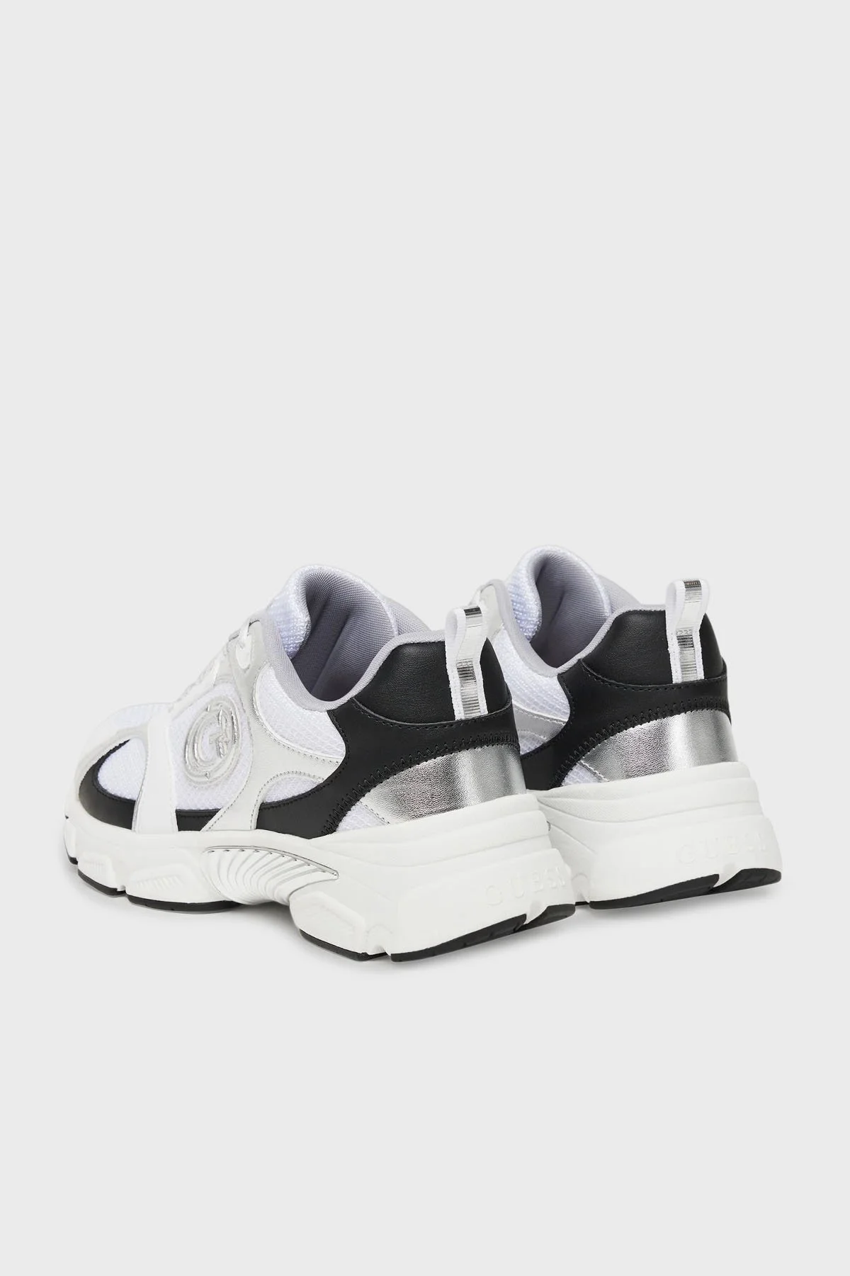 Guess Ibitha Logolu Metalik Detaylı Kalın Taban Sneaker FLTIBIELE12 Kadın Ayakkabı FLTIBI ELE12 WHBLK BEYAZ-SİYAH - 4