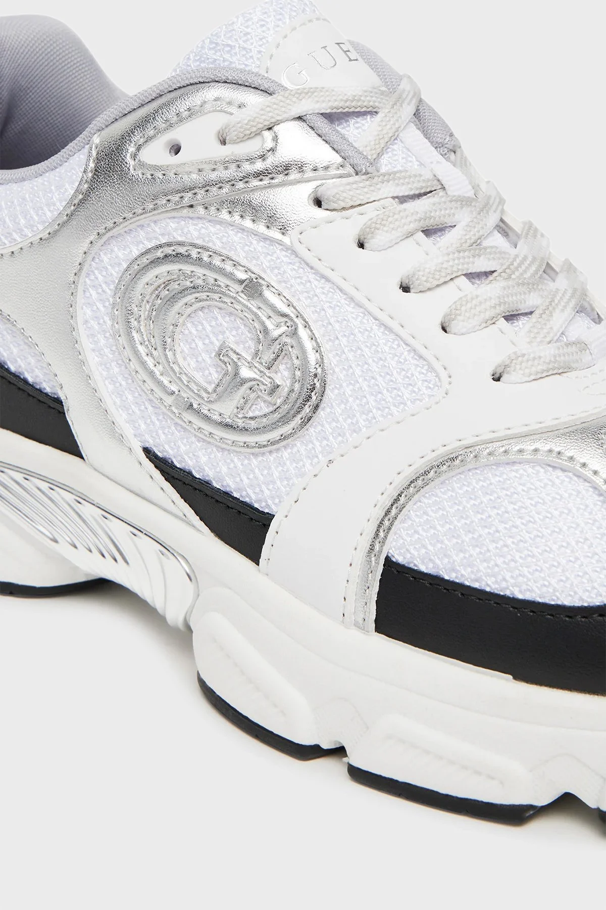 Guess Ibitha Logolu Metalik Detaylı Kalın Taban Sneaker FLTIBIELE12 Kadın Ayakkabı FLTIBI ELE12 WHBLK BEYAZ-SİYAH - 5