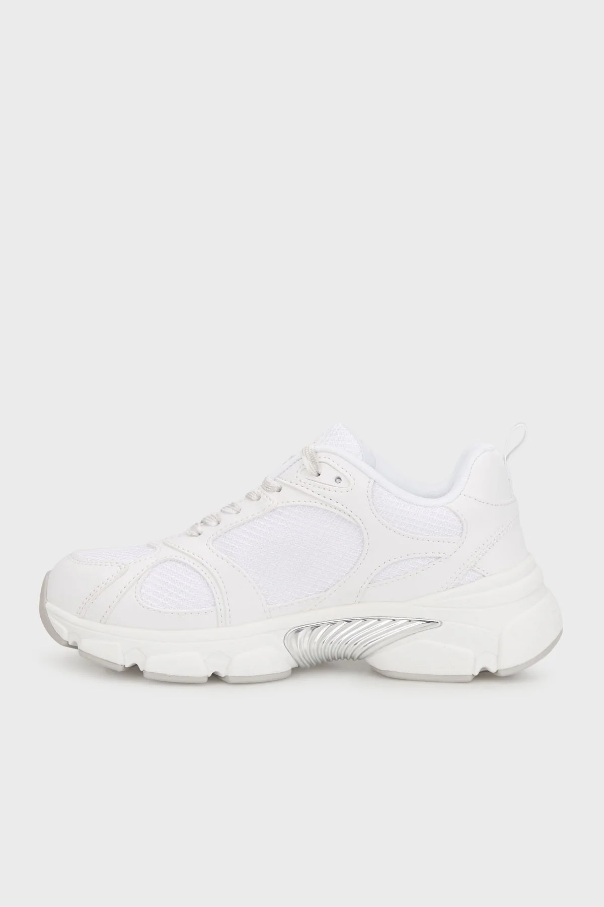 Guess Ibitha Logolu Metalik Detaylı Kalın Taban Sneaker FLTIBIELE12 Bayan Ayakkabı FLTIBI ELE12 WHITE BEYAZ - 2