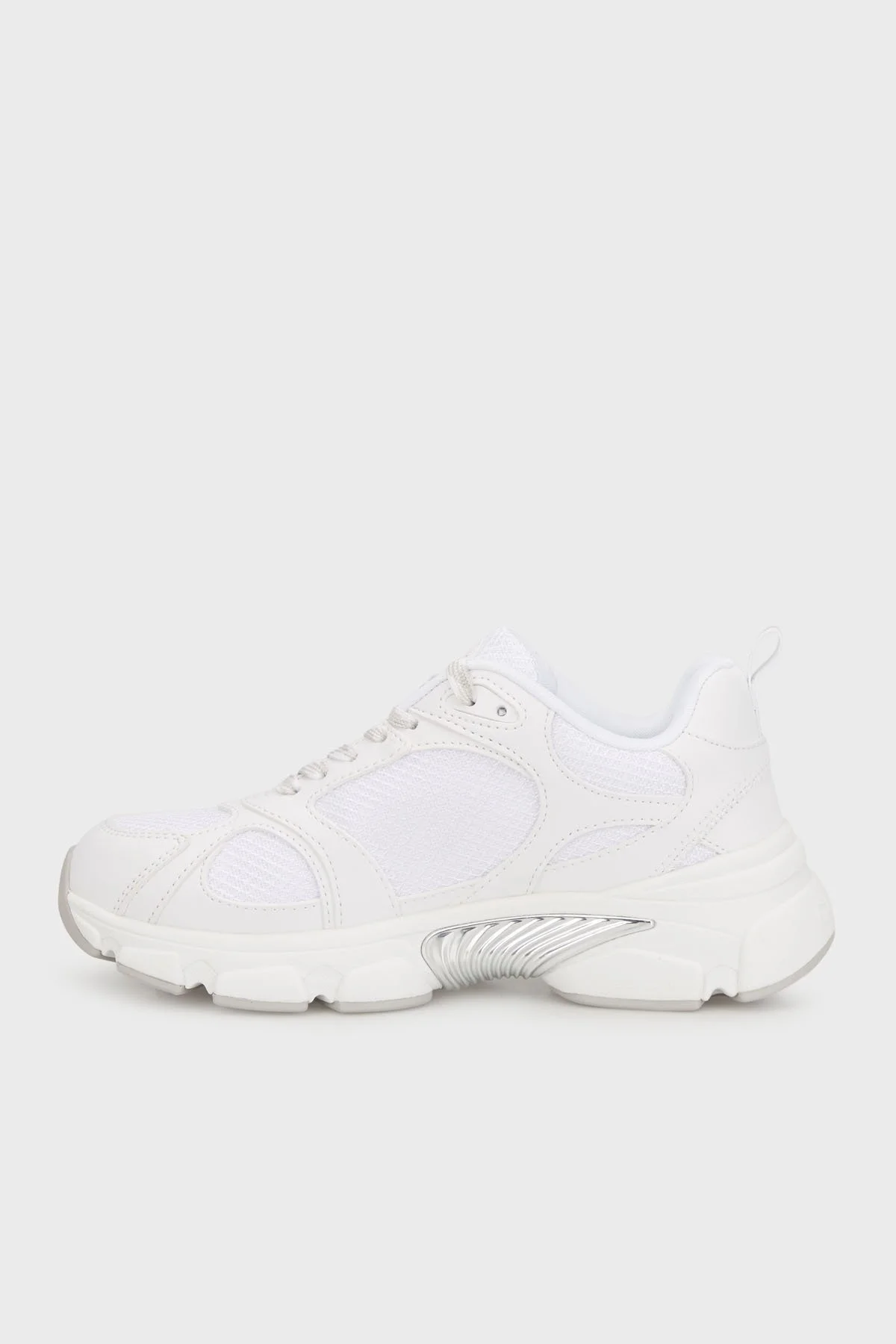 Guess Ibitha Logolu Metalik Detaylı Kalın Taban Sneaker FLTIBIELE12 Kadın Ayakkabı FLTIBI ELE12 WHITE BEYAZ - 2