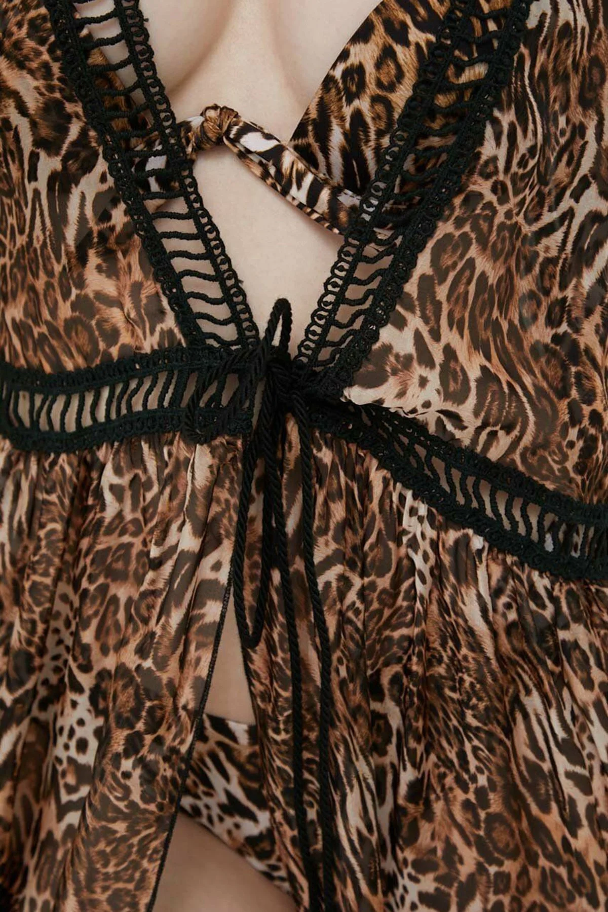 Guess İpek Karışımlı Leopar Desenli Kimono Bağlamalı Bayan Pareo E3GK06WE550 P122 KAHVE - 2