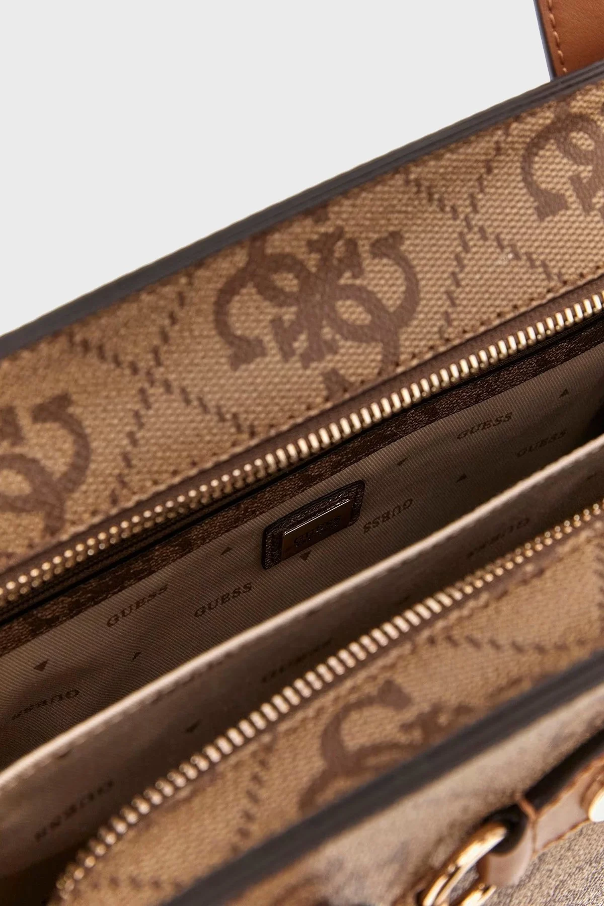 Guess Izzy 4G Logolu Çıkarılabilir Askılı Büyük HWOS8654220 Bayan Çanta HWOS86 54220 LTL KAHVE - 7