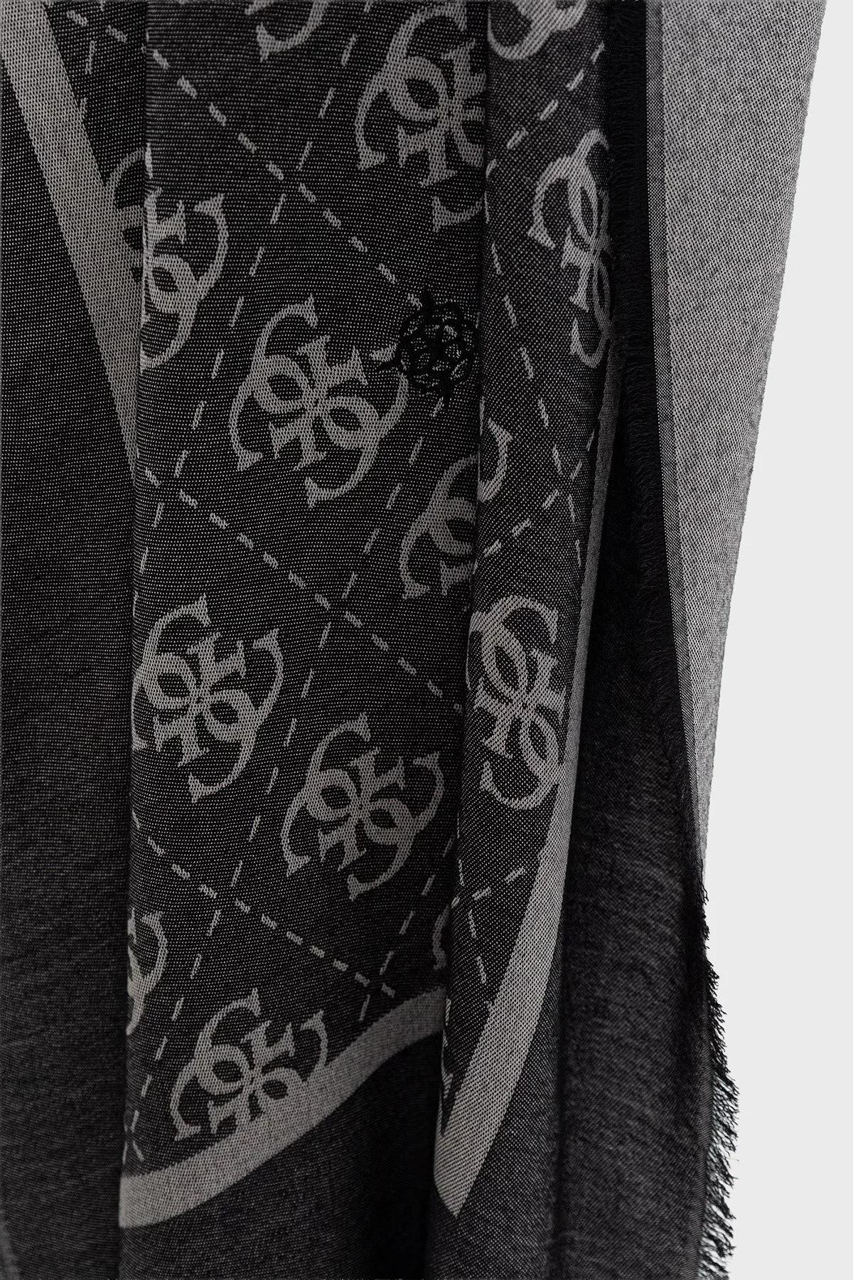Guess Jacquard Logolu 70 x 180 cm AW5529VIS03 Kadın Şal AW5529 VIS03 BLA Siyah - 3
