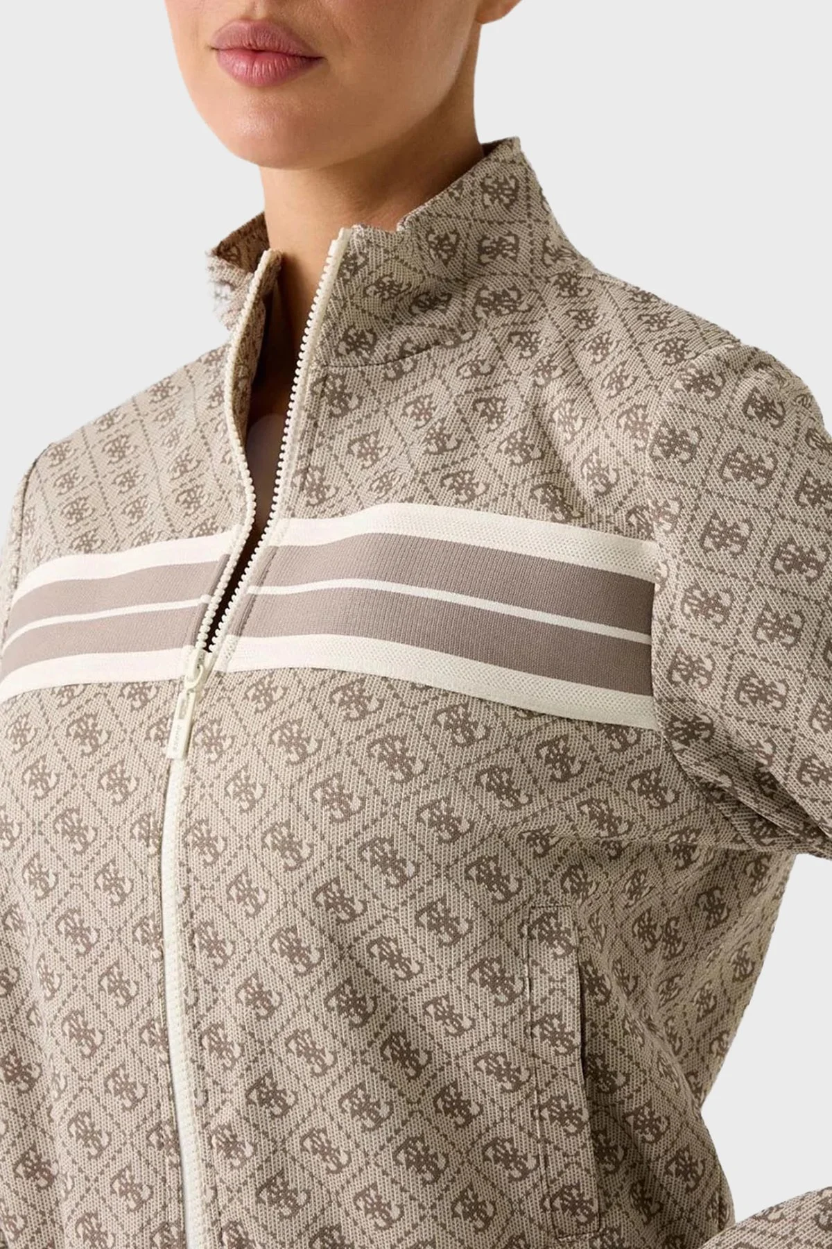 Guess Jacquard Pamuk Karışımlı Regular Fit 4G Logolu Dik Yaka V6GQ06K2957 Bayan Sweat V6GQ06 K2957 FMC4 SÜTLÜ KAHVE - 3