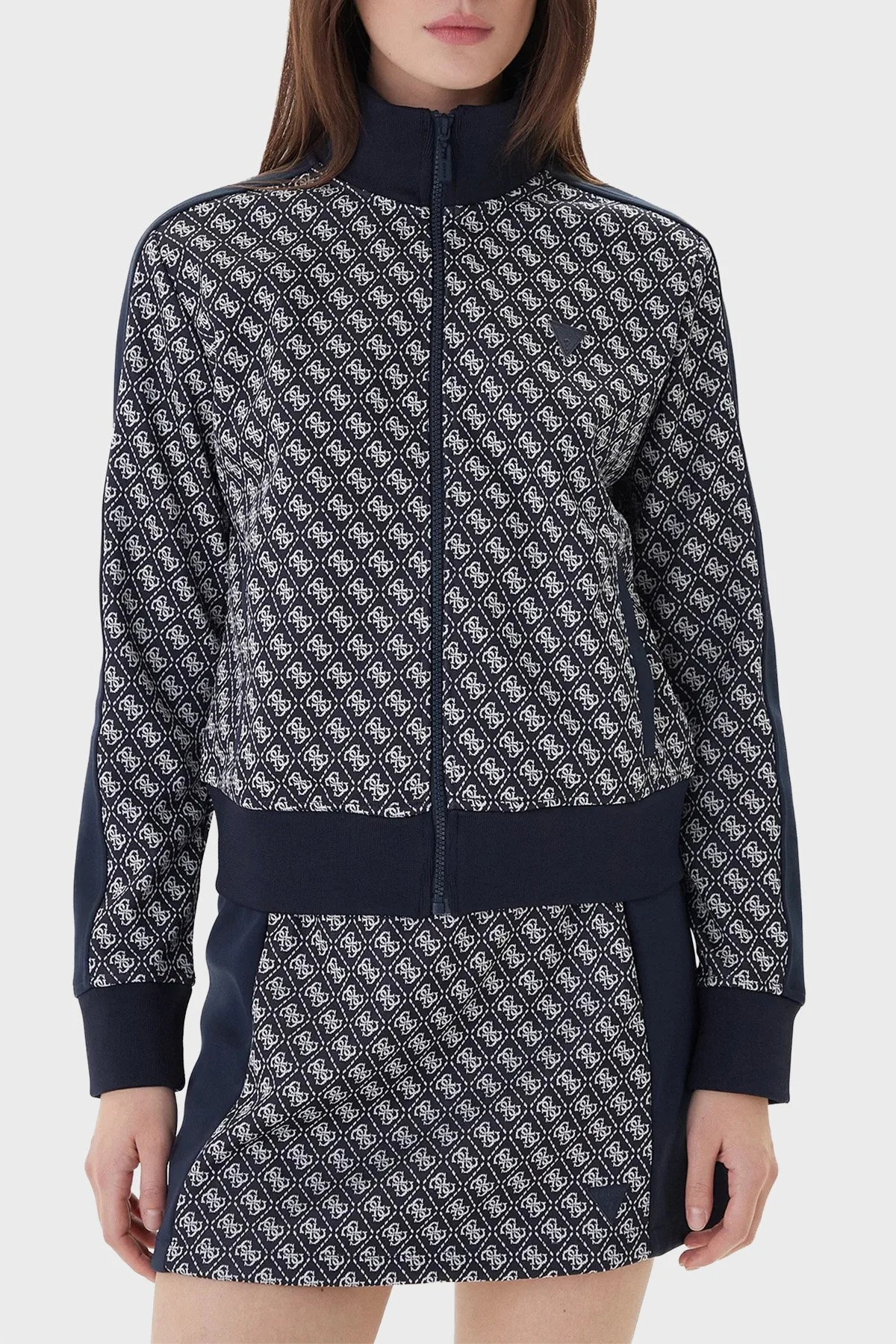 Guess Jakarlı Logolu Regular Fit Dik Yaka Fermuarlı V6RQ08K2042 Bayan Sweat V6RQ08 K2042 FJBB LACİVERT - 1