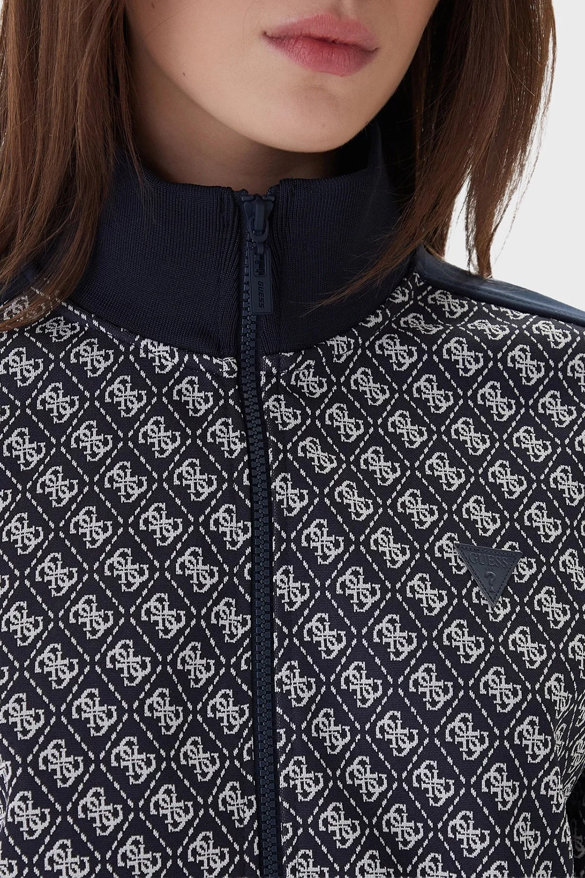 Guess Jakarlı Logolu Regular Fit Dik Yaka Fermuarlı V6RQ08K2042 Bayan Sweat V6RQ08 K2042 FJBB LACİVERT - 4