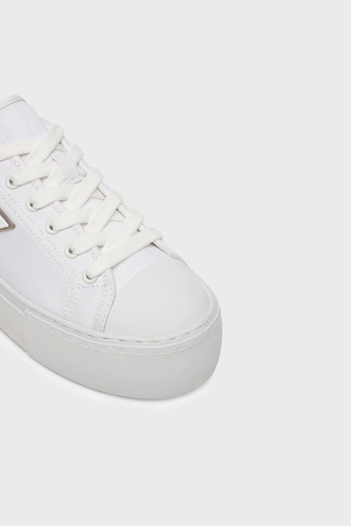 Guess Joezi Logolu Kalın Tabanlı Sneaker FLJJZ3FAB12 Bayan Ayakkabı FLJJZ3 FAB12 WHITE BEYAZ - 5
