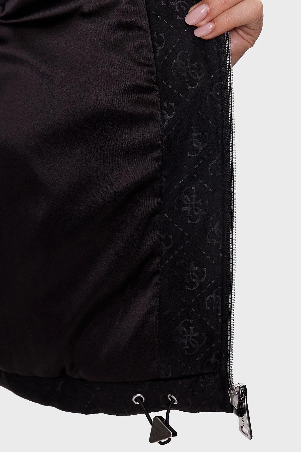 Guess Jole Logolu Slim Fit Dik Yaka Yapay Süet Şişme Bayan Yelek W3YN38WFIY0 JBLK SİYAH - 5