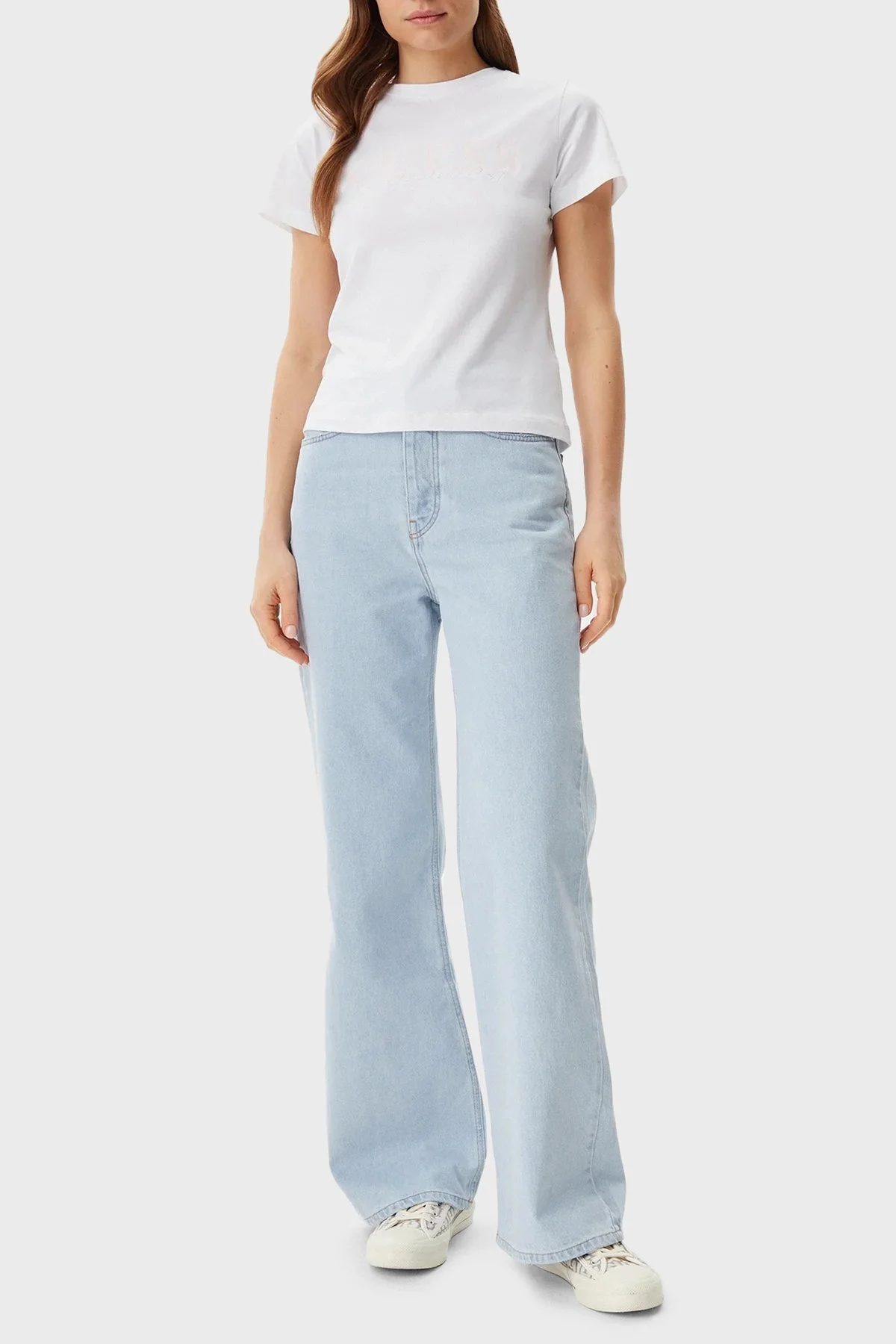 Guess Kamelie Logolu Pamuklu Slim Fit Bisiklet Yaka V5GI15J1314 Bayan T Shirt V5GI15 J1314 G011 BEYAZ - 7