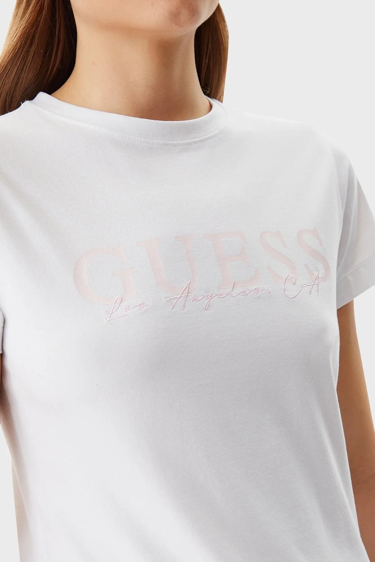 Guess Kamelie Logolu Pamuklu Slim Fit Bisiklet Yaka V5GI15J1314 Bayan T Shirt V5GI15 J1314 G011 BEYAZ - 9
