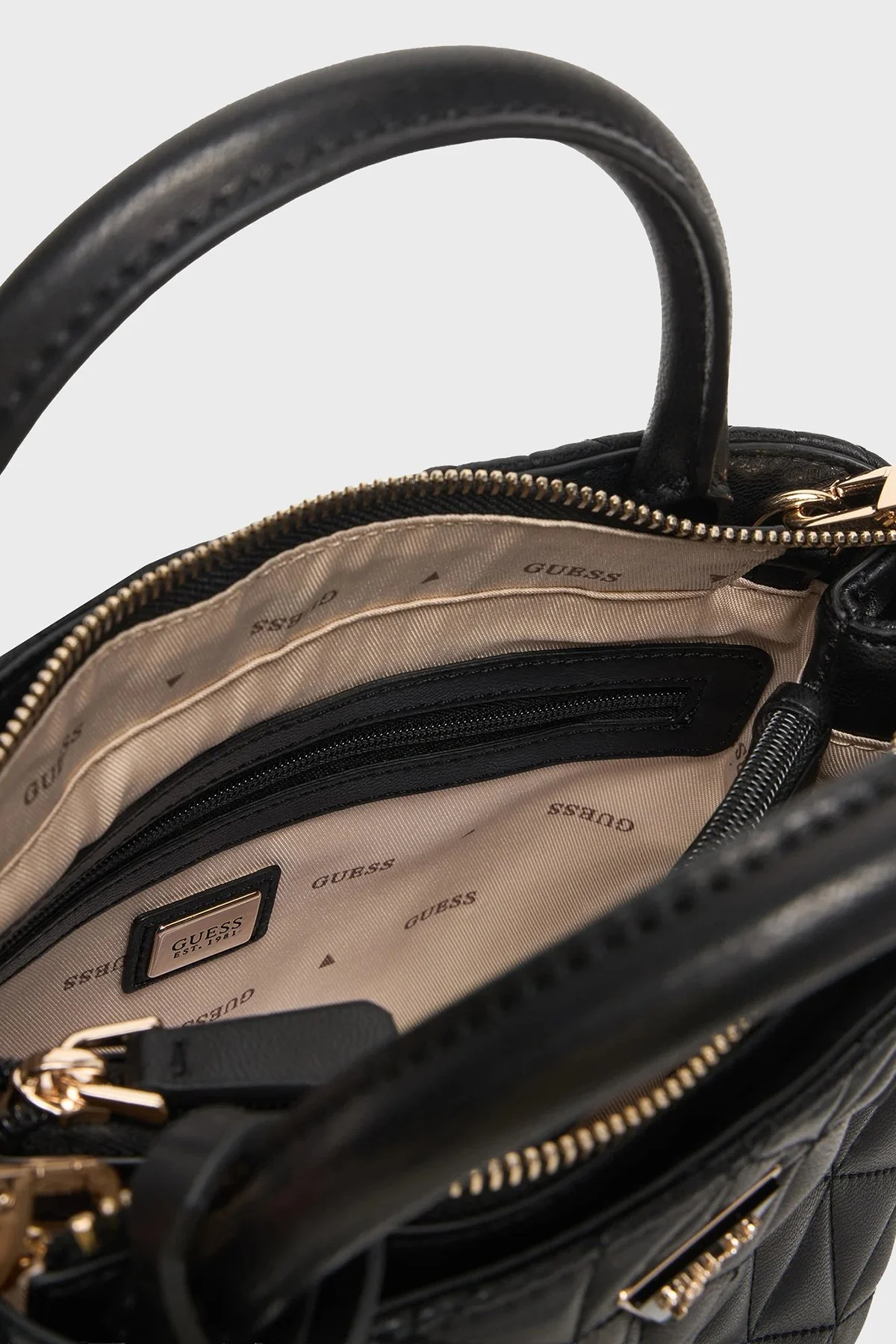 Guess Kapitoneli Çıkarılabilir Askılı HWQG9883050 Bayan Çanta HWQG98 83050 BLA SİYAH - 6