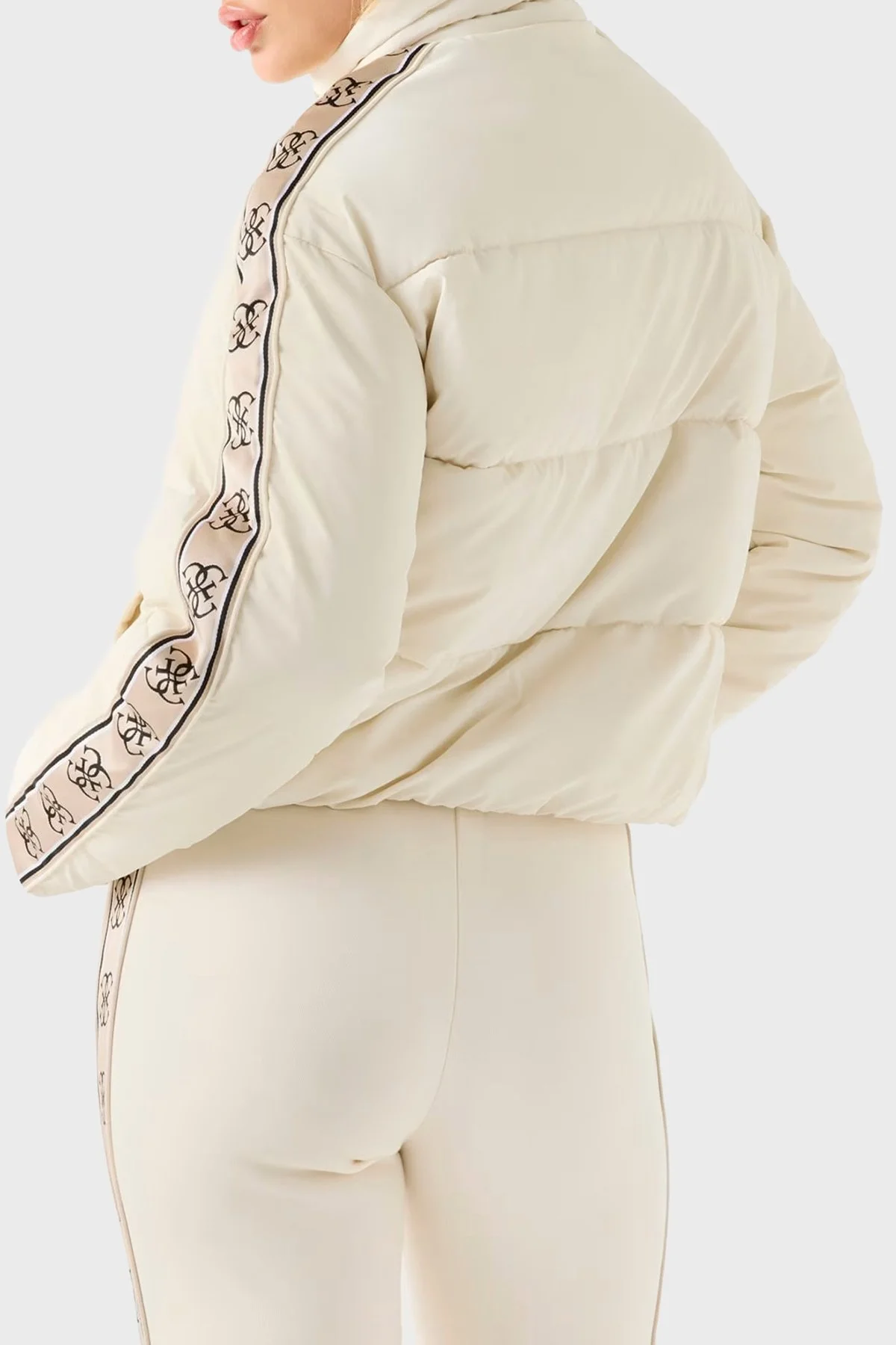 Guess Kapitoneli Logolu Regular Fit Dik Yaka Şişme V5BL11WGYC2 Bayan Mont V5BL11 WGYC2 G6K5 EKRU - 3