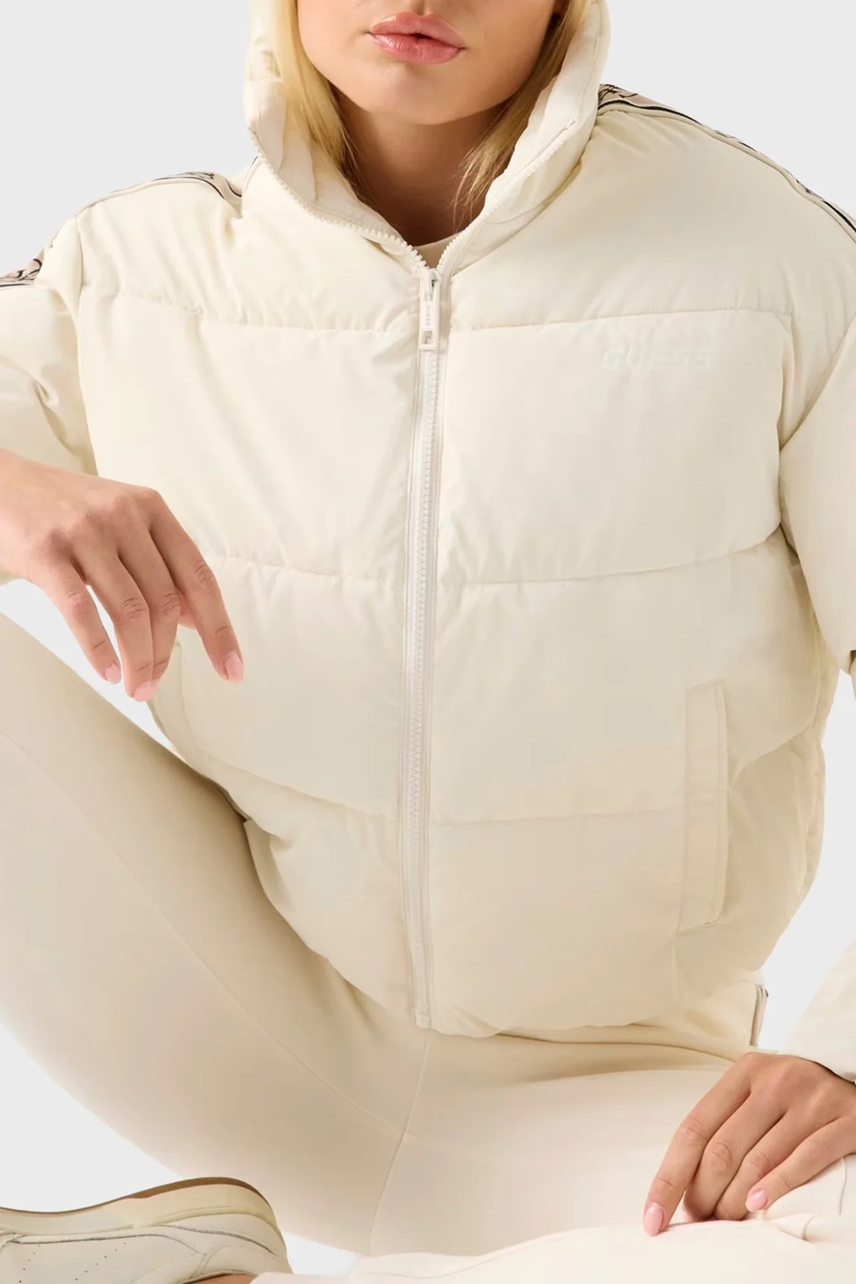 Guess Kapitoneli Logolu Regular Fit Dik Yaka Şişme V5BL11WGYC2 Bayan Mont V5BL11 WGYC2 G6K5 EKRU - 4