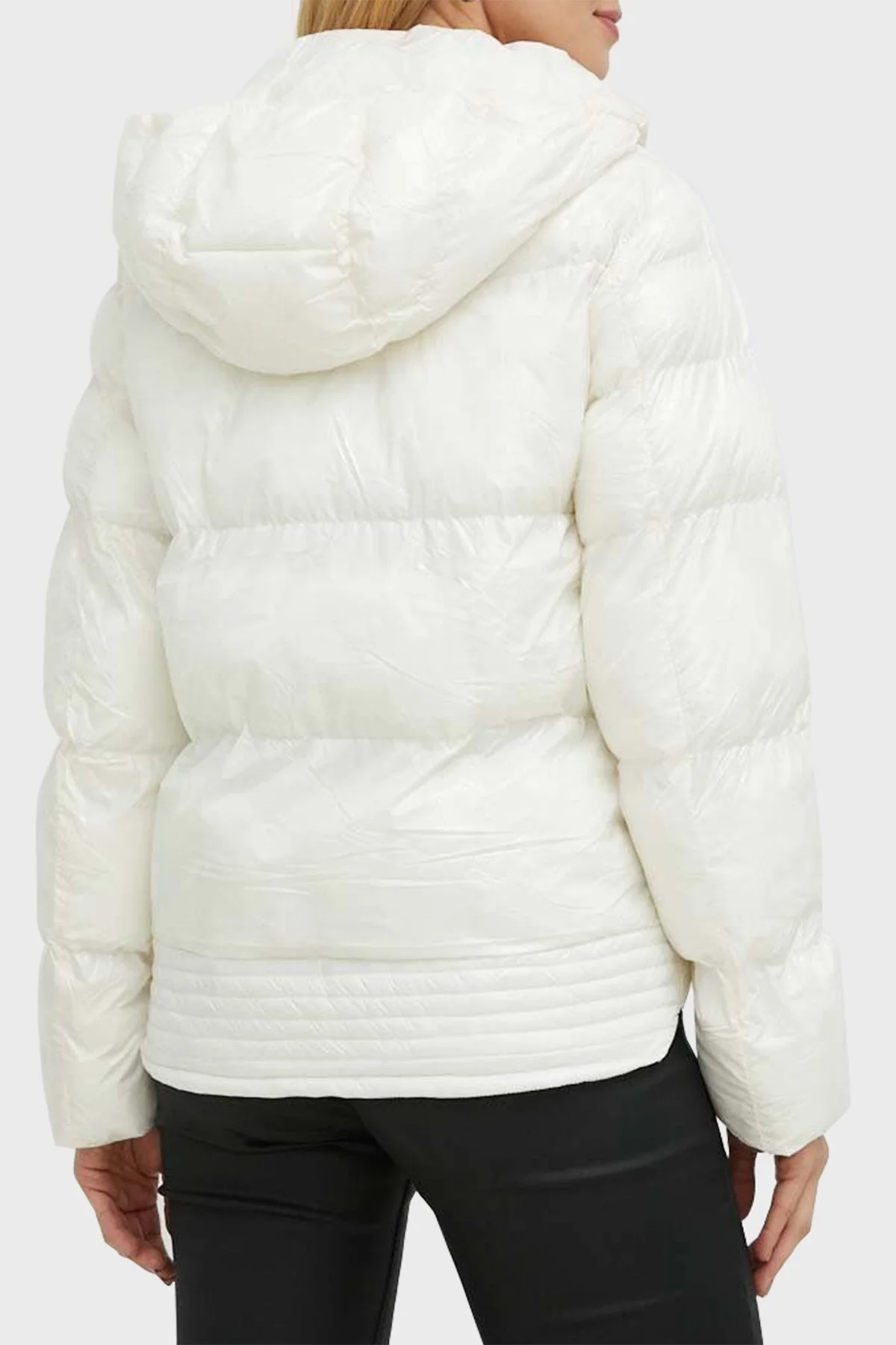 Guess Karine Parlak Görünümlü Kapüşonlu Regular Fit Şişme Bayan Mont W2BL44WEWQ0 G012 EKRU - 2