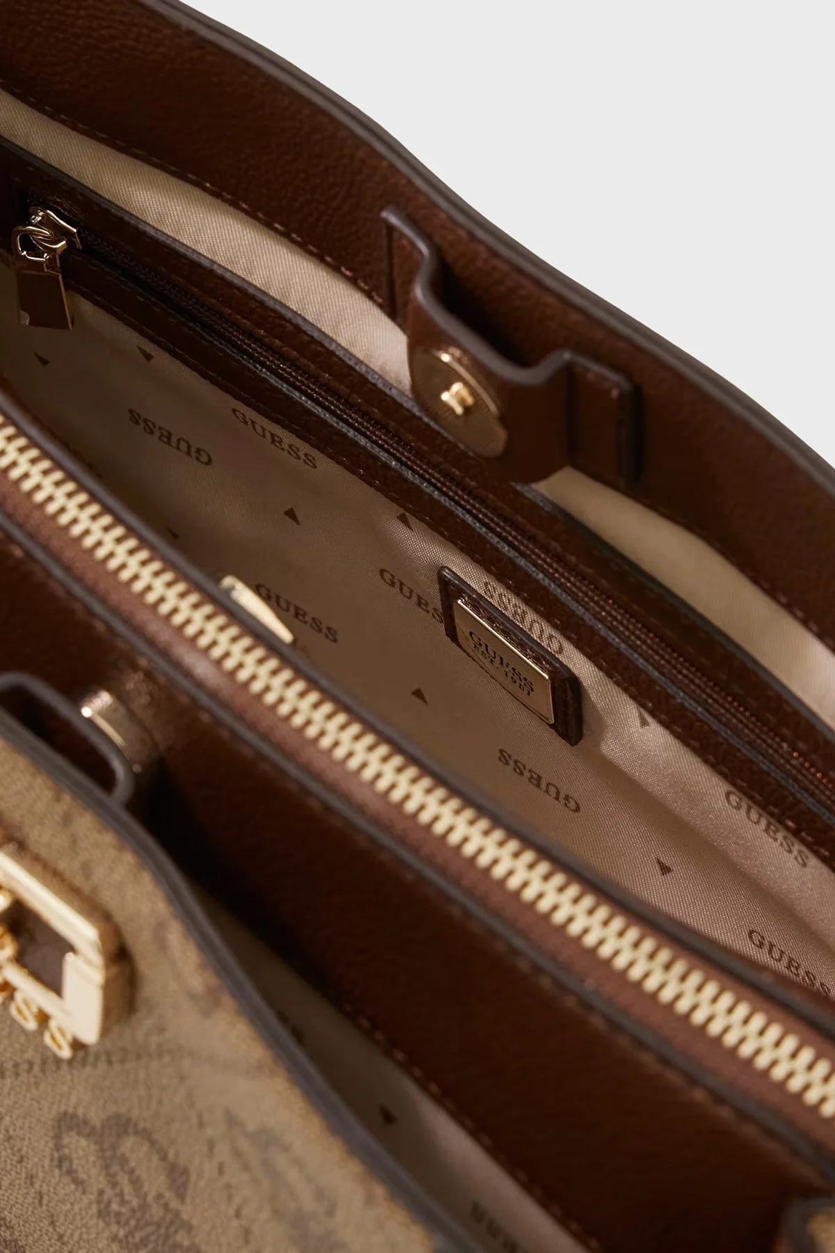 Guess Karnilla 4G Logolu Çıkarılabilir Askılı HWOS9901060 Bayan Çanta HWOS99 01060 LGW KAHVE - 6