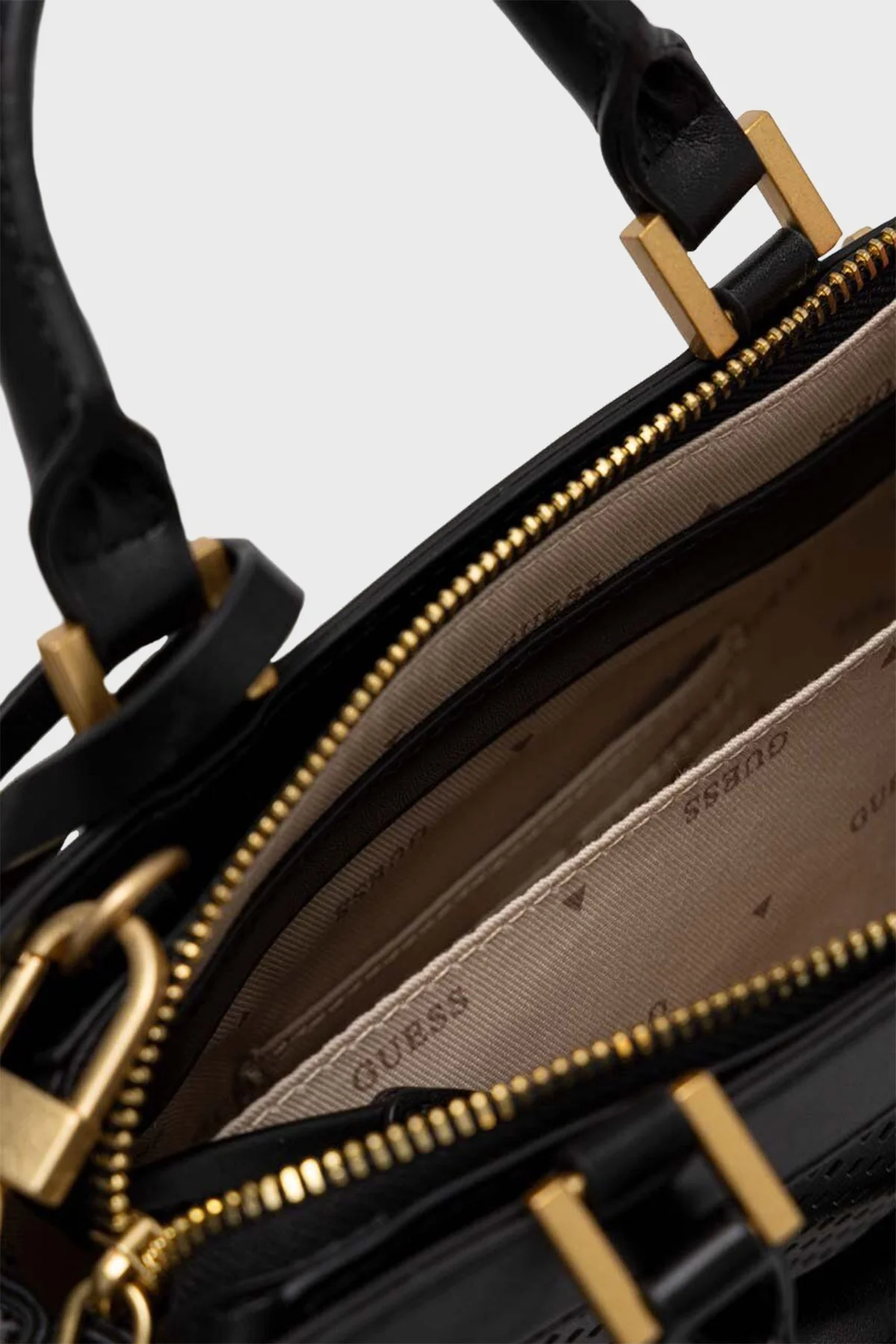 Guess Katey Delikli Çıkarılabilir Omuz Askılı Mini Bayan Çanta HWWH8769730 BLA SİYAH - 5