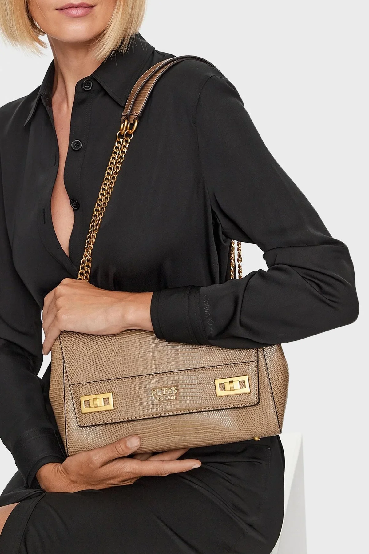 Guess Katey Logolu Timsah Desenli Zincirli Omuz Askılı Çapraz Bayan Çanta HWKA7870190 DRT KAHVE - 2